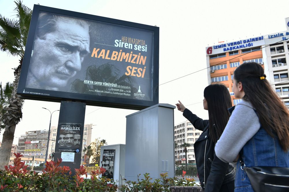İzinden yürüyoruz