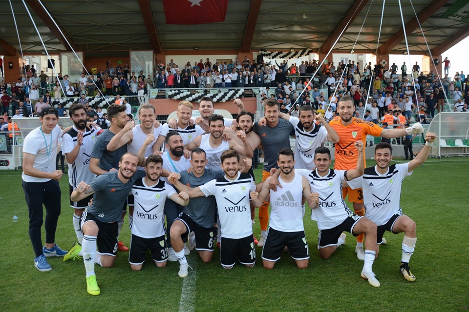 Manisa Büyükşehir Belediyespor şampiyonluğa doğru