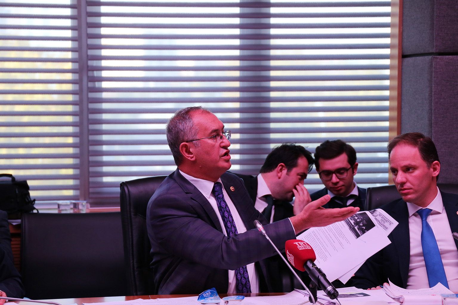 CHP'li Sertel TRT'den yasaklı sanatçılara sahip çıktı