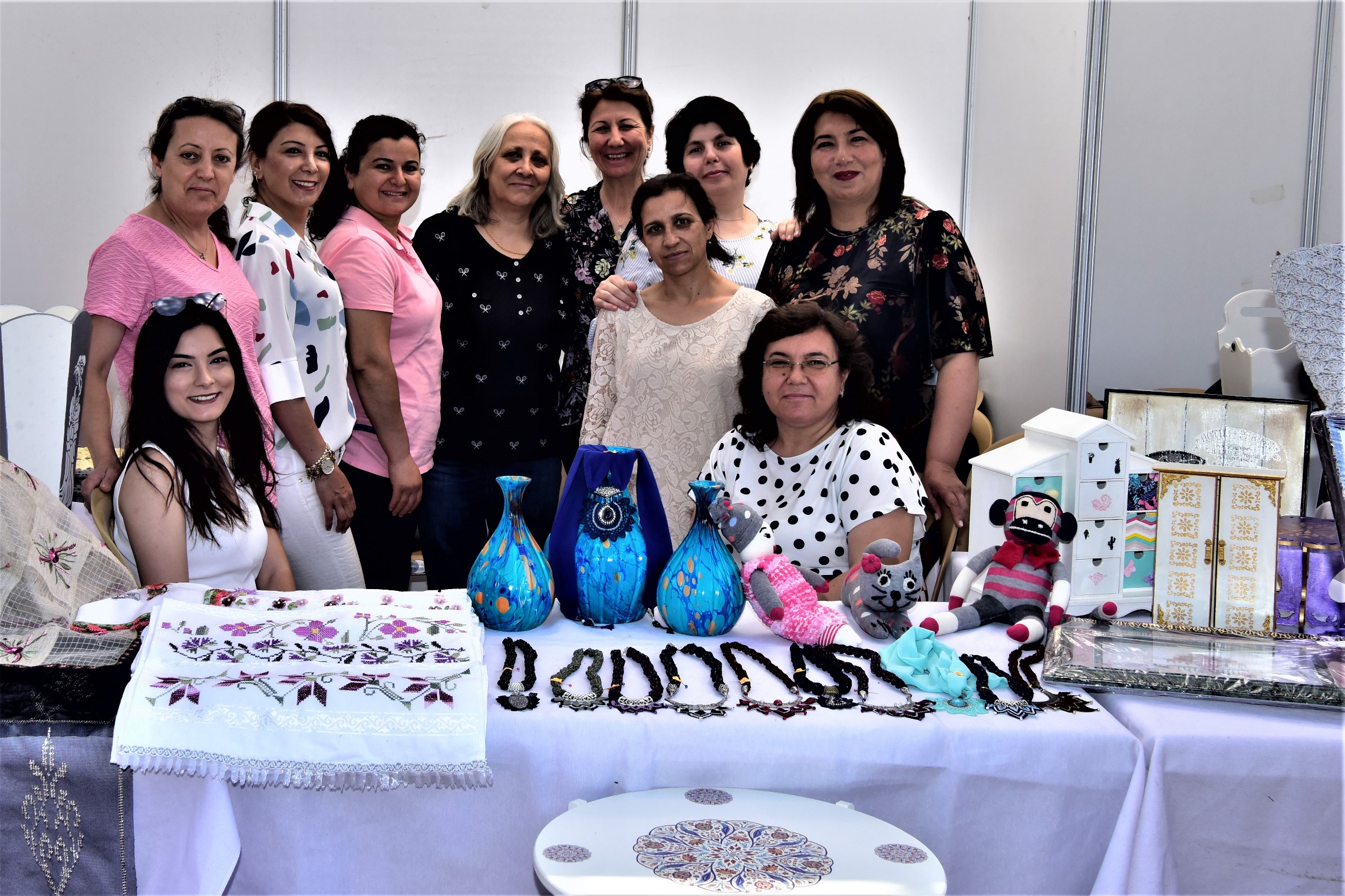 Kursta öğrenip sergi açtılar