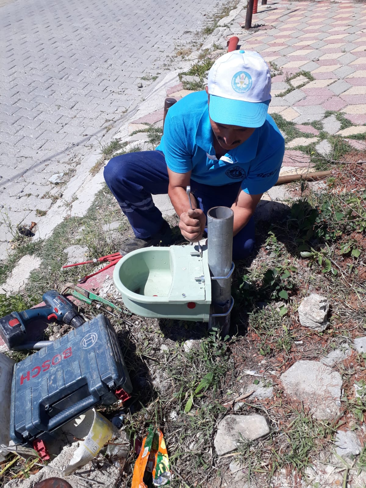 Can dostlarını susuz bırakmadılar