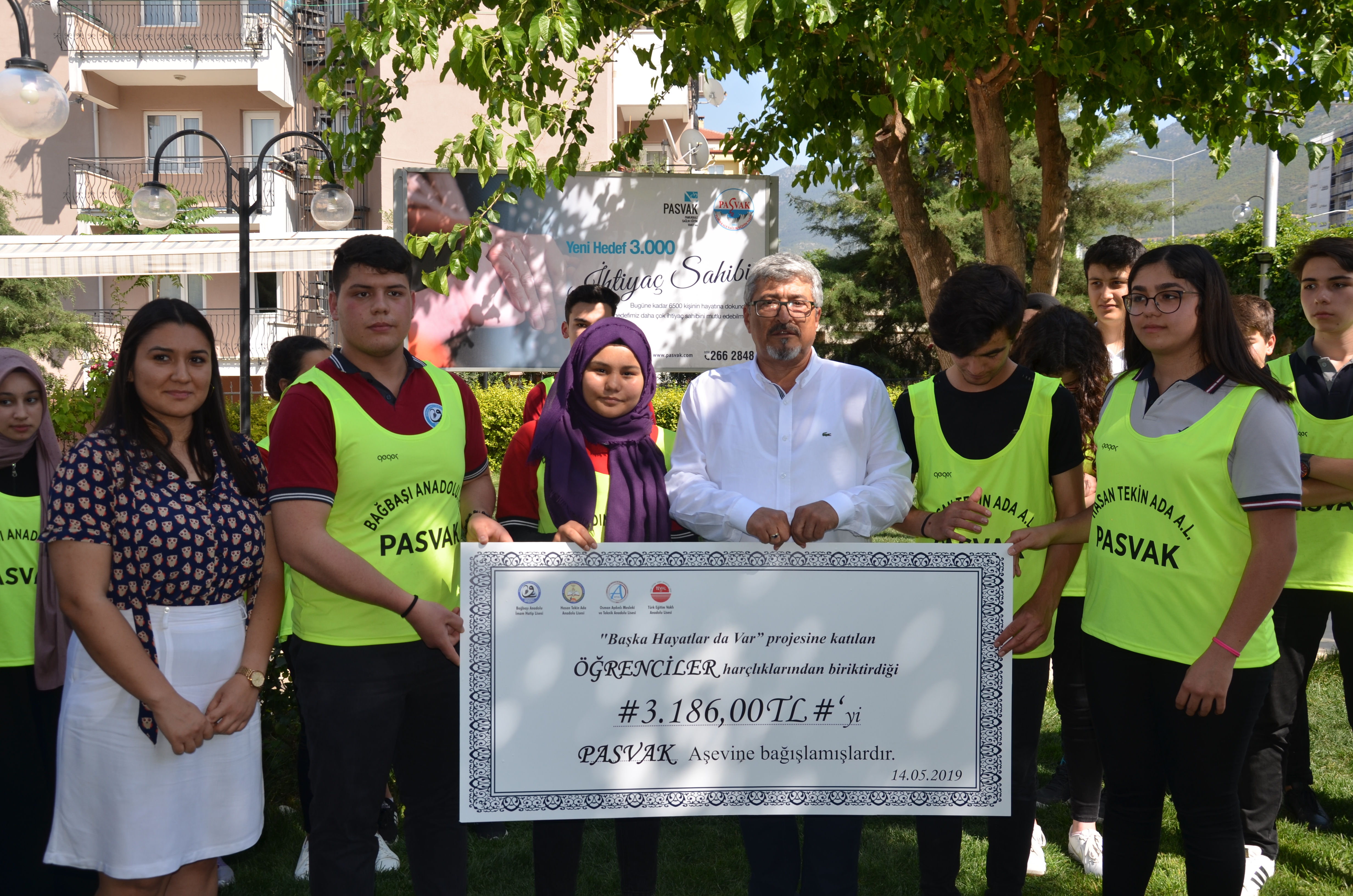 Öğrenciler harçlıklarını aşevine bağışladı