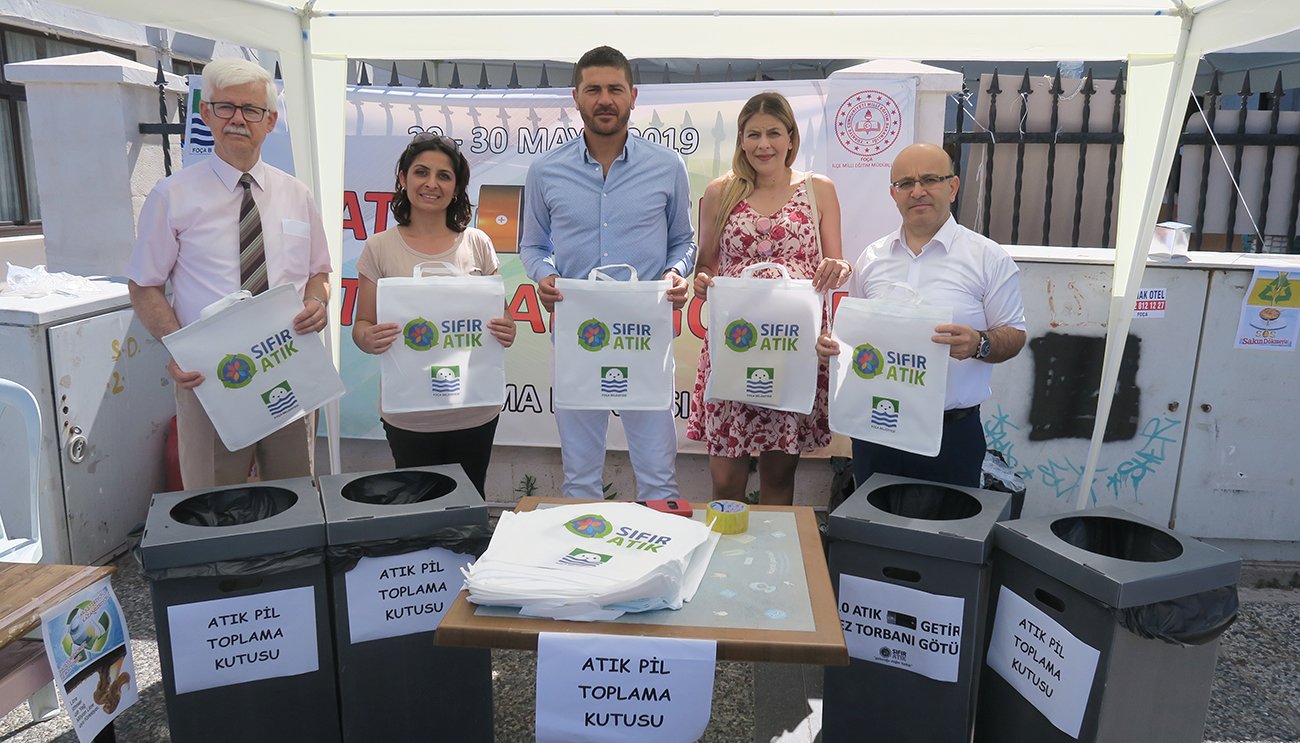 Foça'da pil getirene bez torba