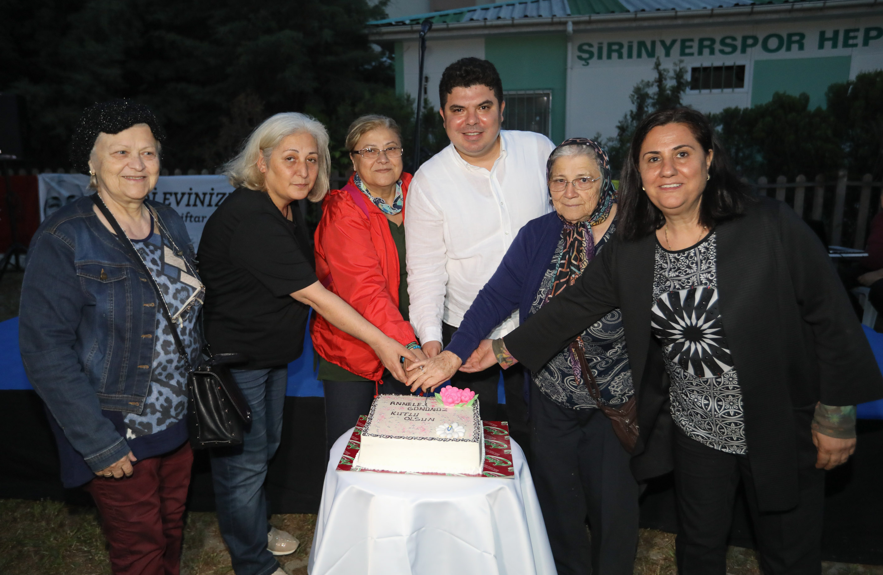 Bucalı annelere anlamlı iftar