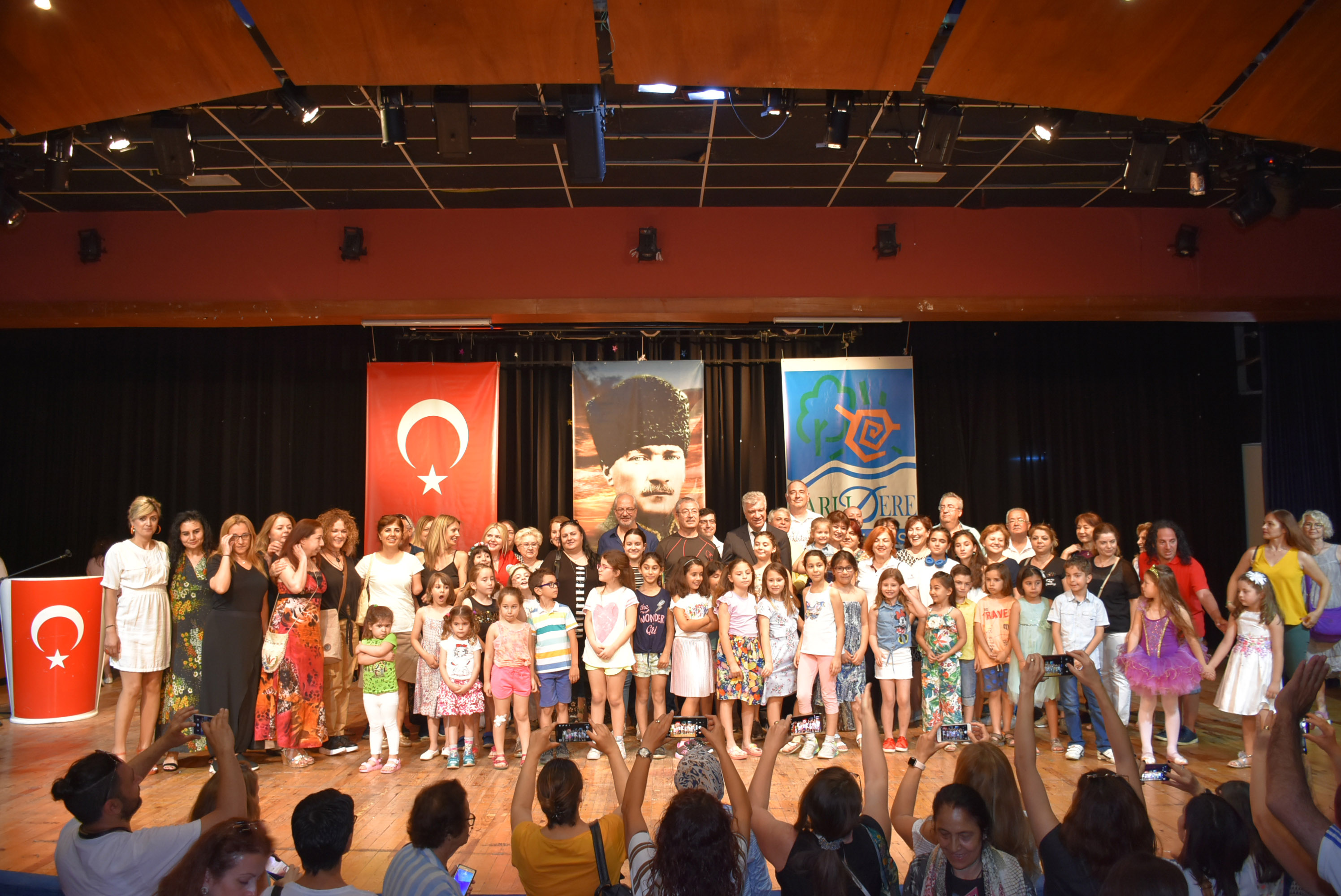 Narlıdere'de kursiyerlerin sertifika heyecanı