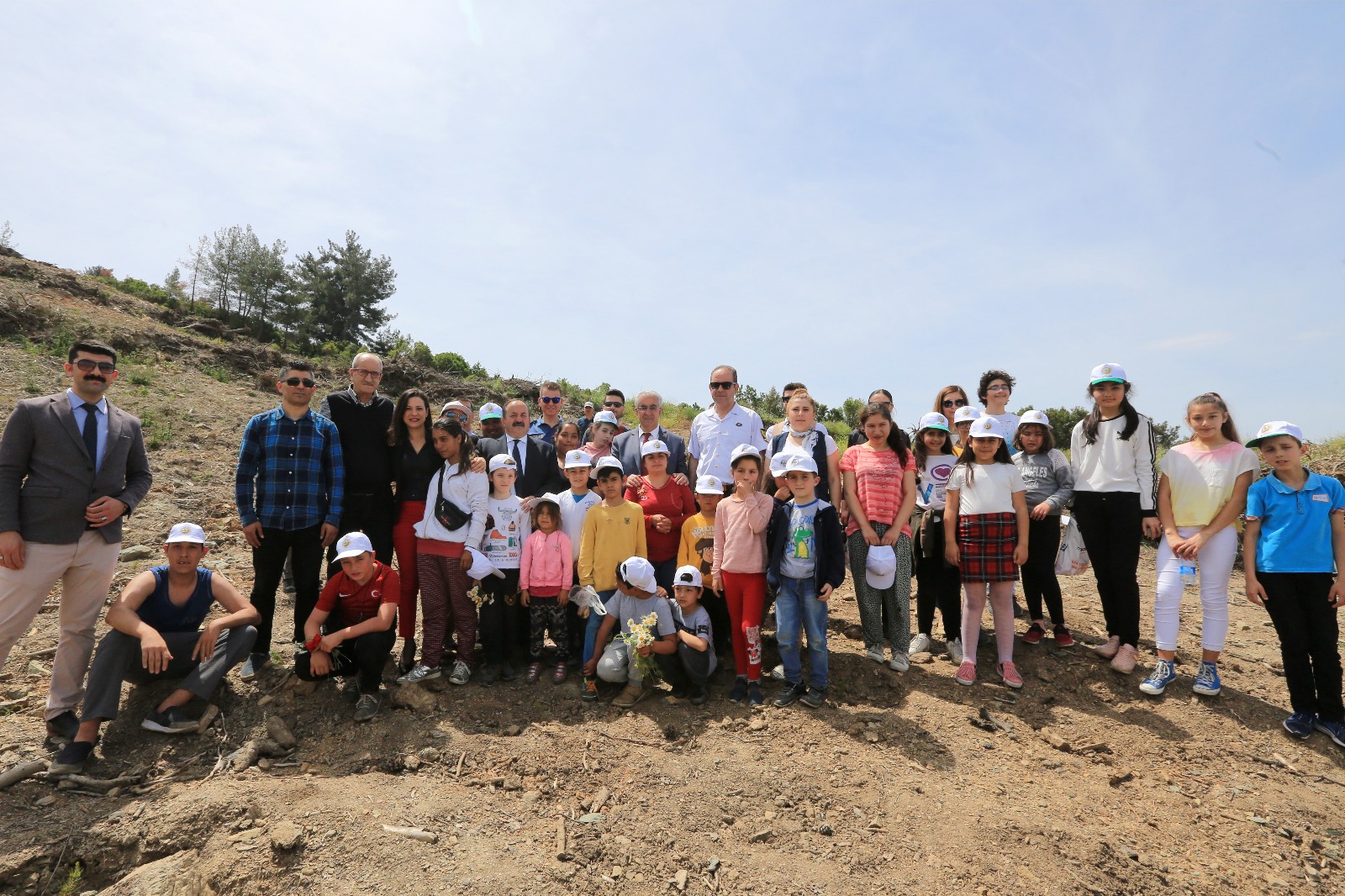 Başkan Sengel, engelli öğrencilerle fidan dikti