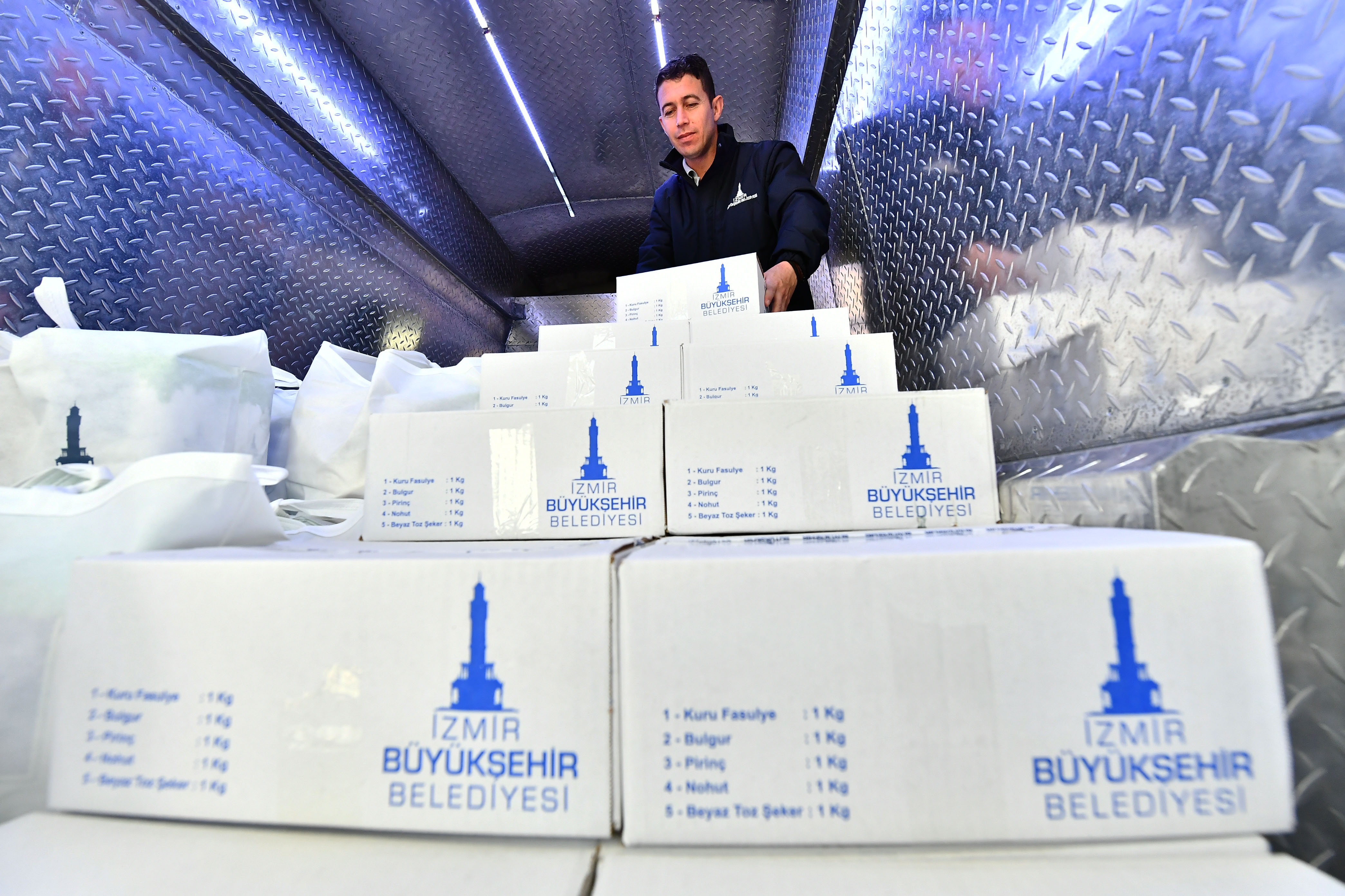 İzmşr Büyükşehir'den Ramazan'da dayanışma örneği