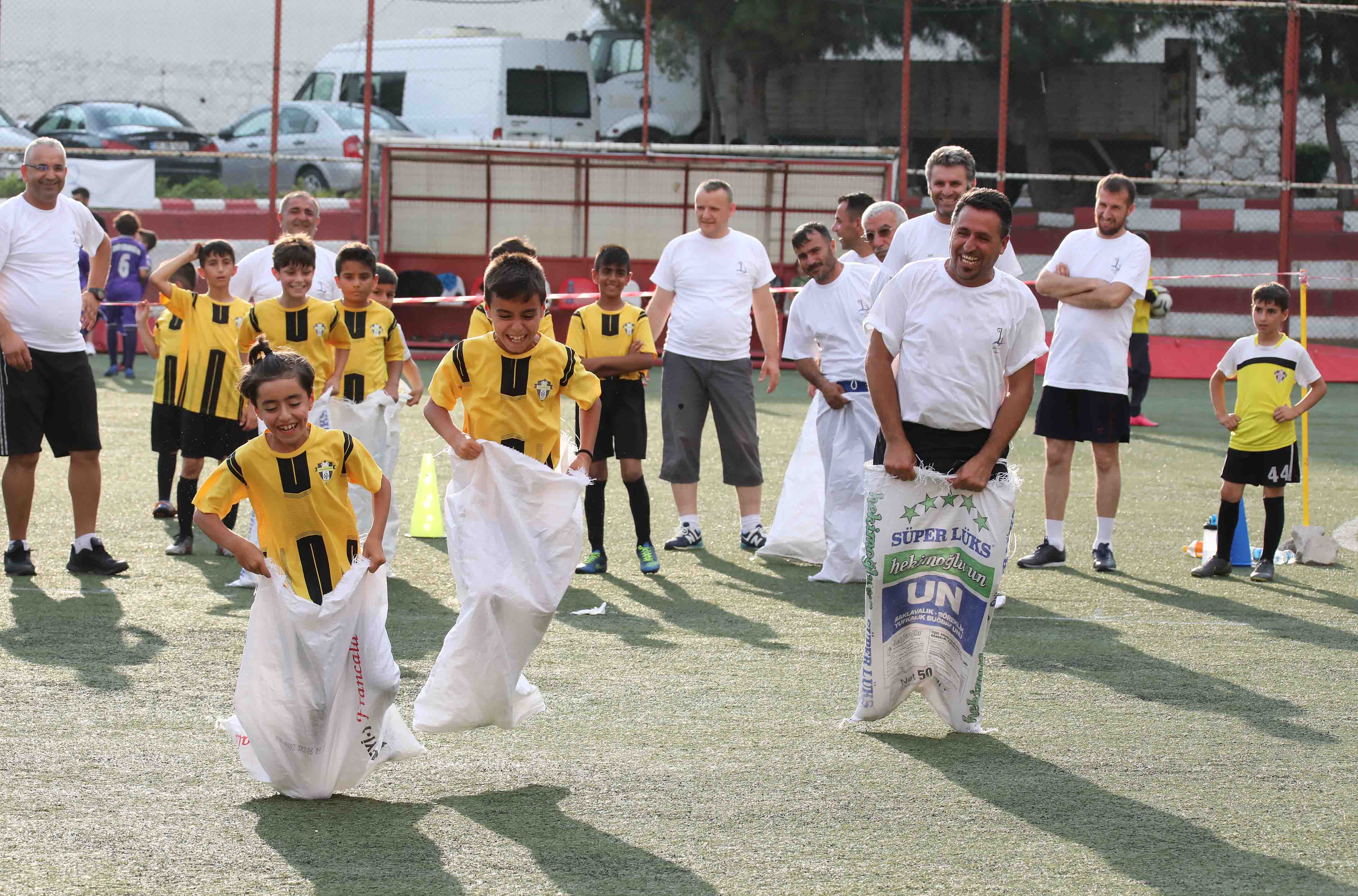 Bayraklı'da Babalar Günü'nde renkli görüntüler