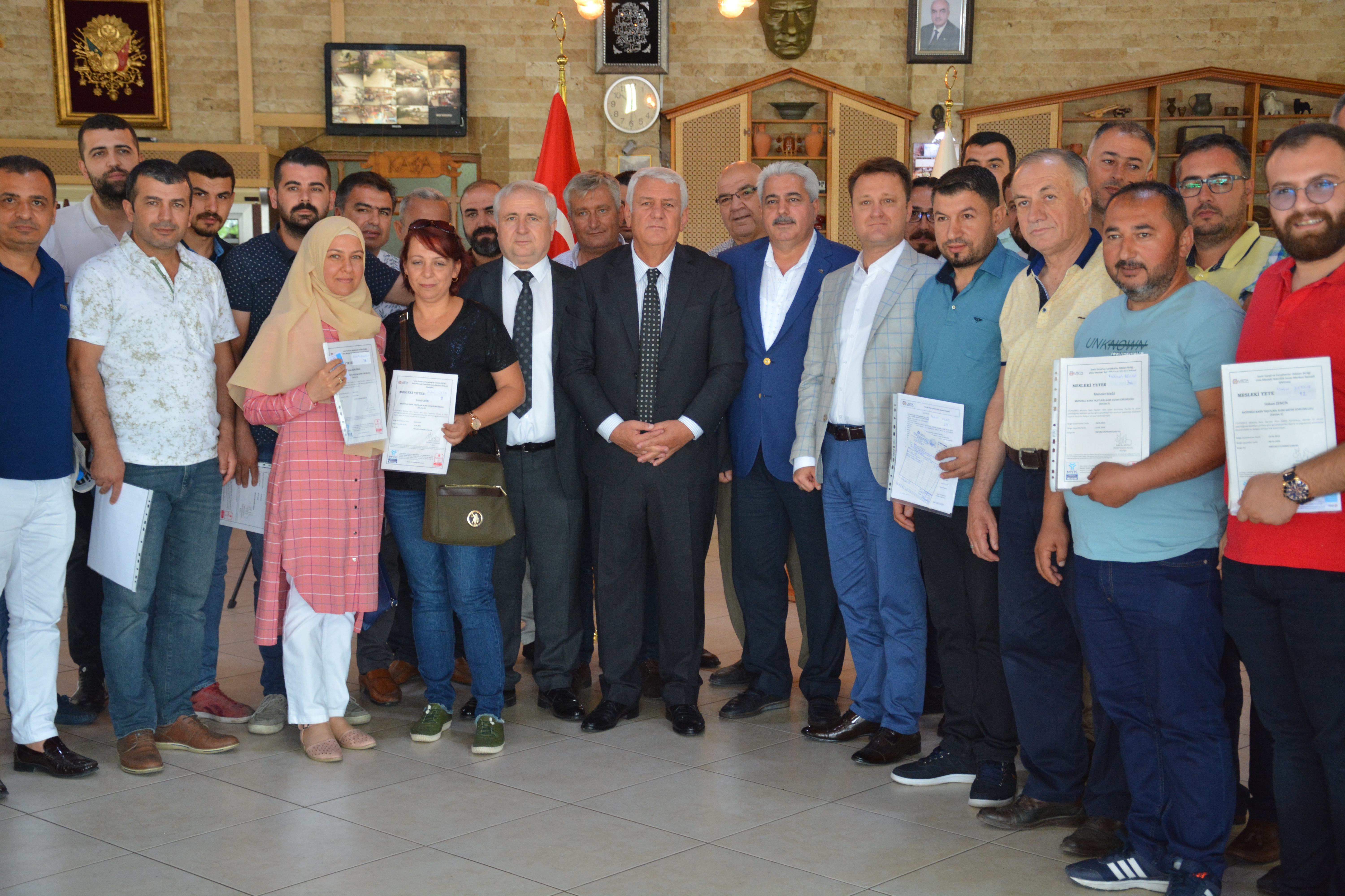 Başkan Aksoy'dan Menemenli galericilere müjde