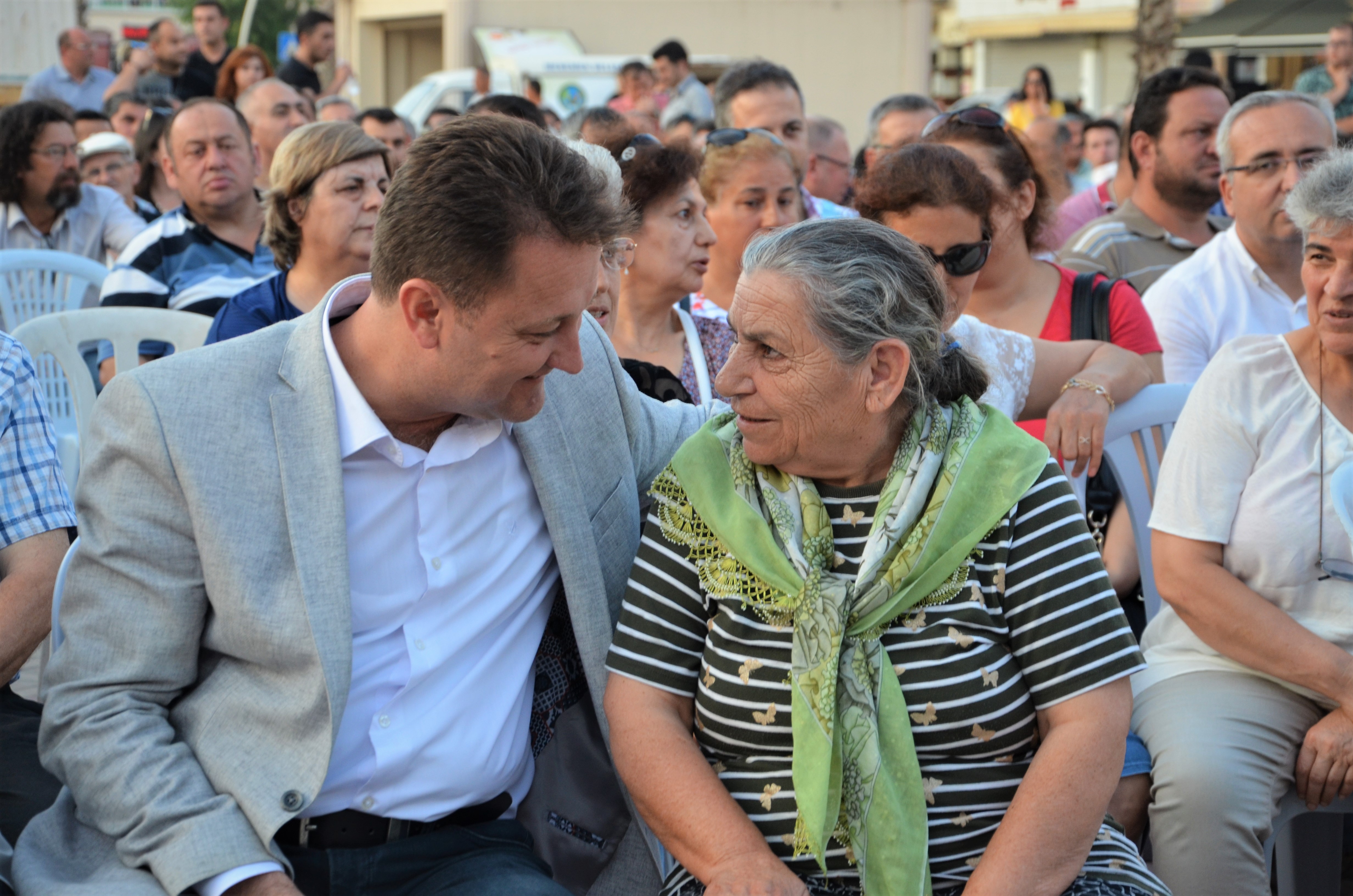 Menemen'de ilk halk meclisine yoğun ilgi: Başkan Aksoy'dan Menemenspor mesajı