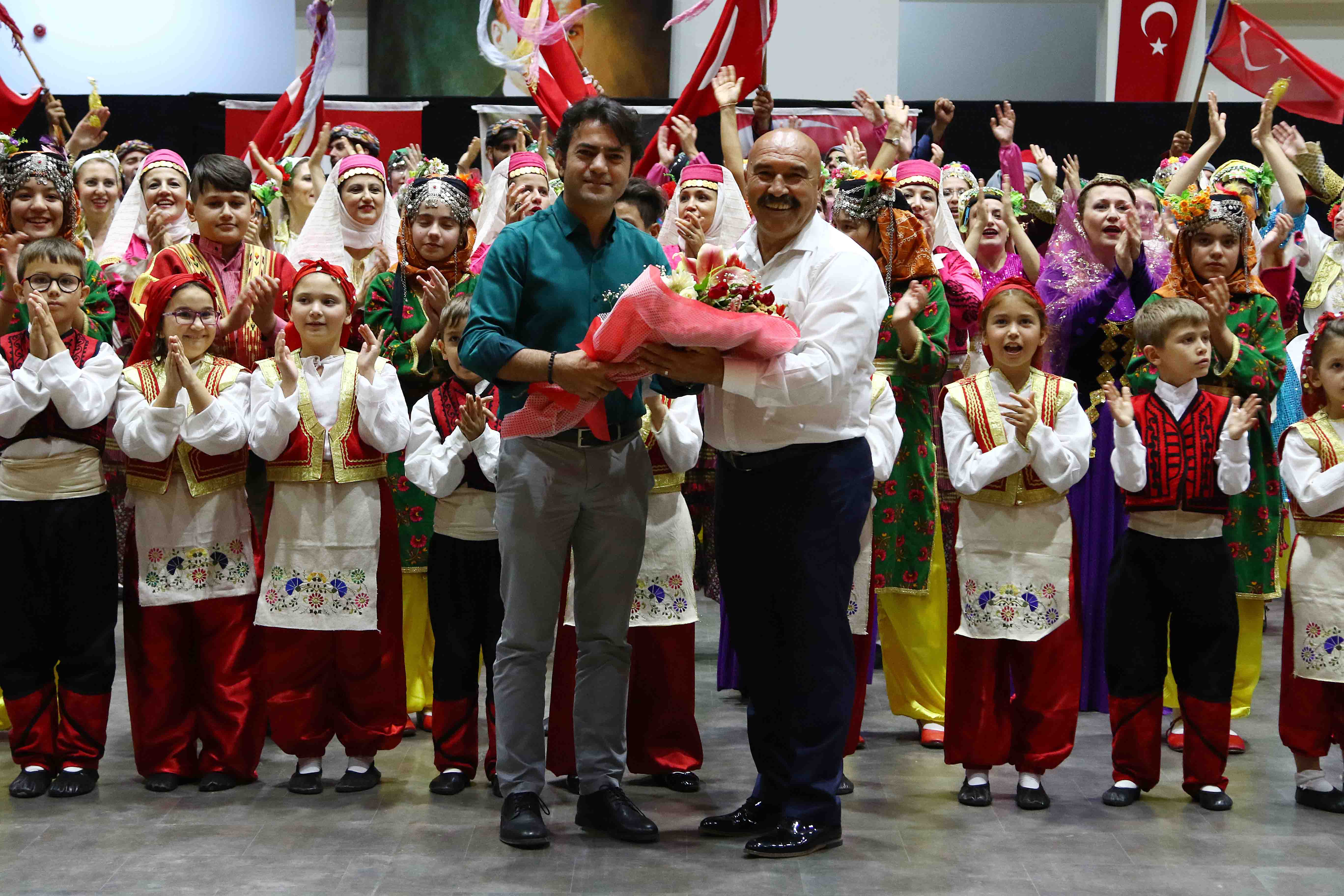 Bayraklı Belediyesi'nden 7'den 70'e muhteşem şölen