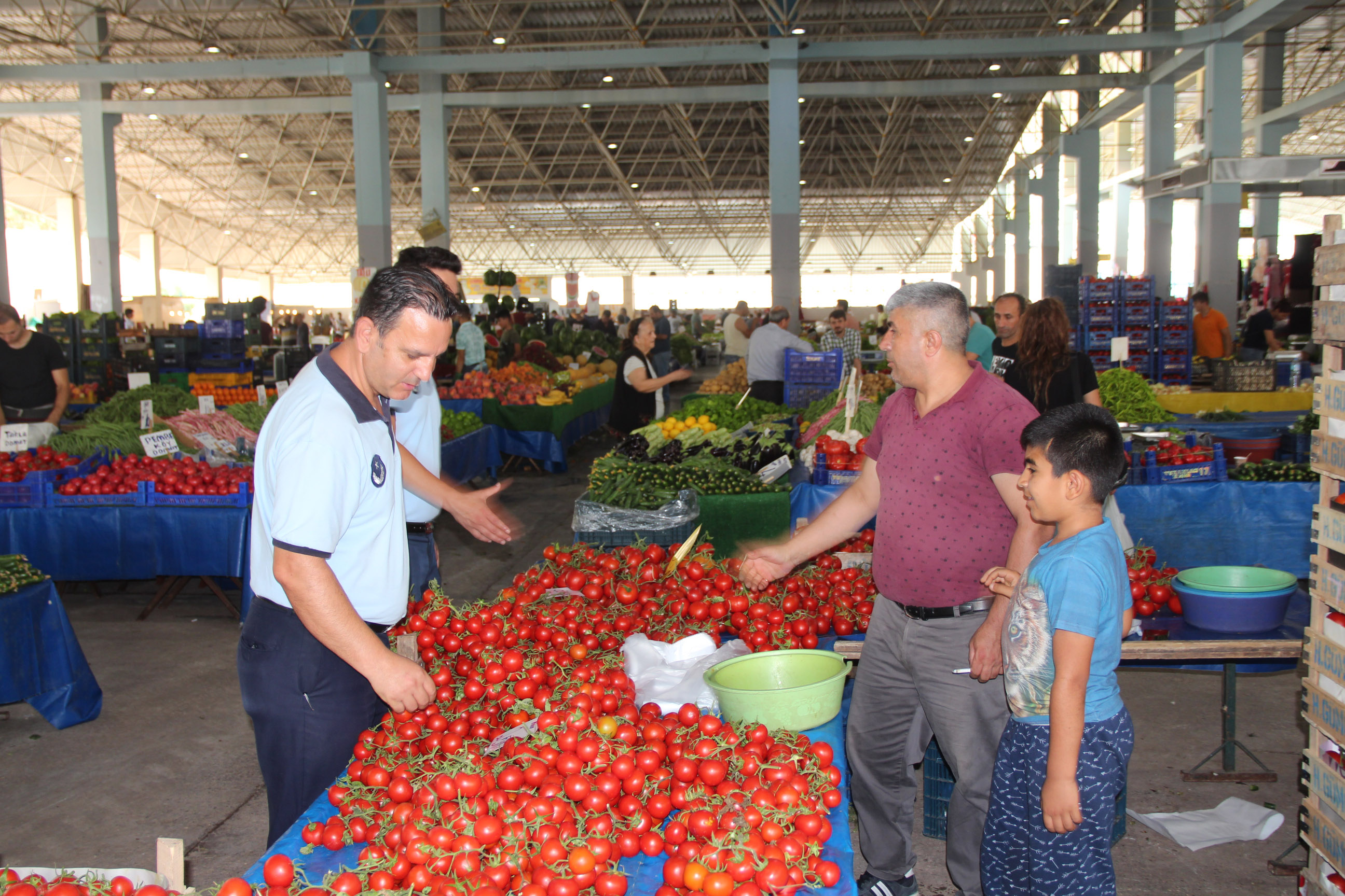 Narlıdere'de etiket hilesine zabıta engeli
