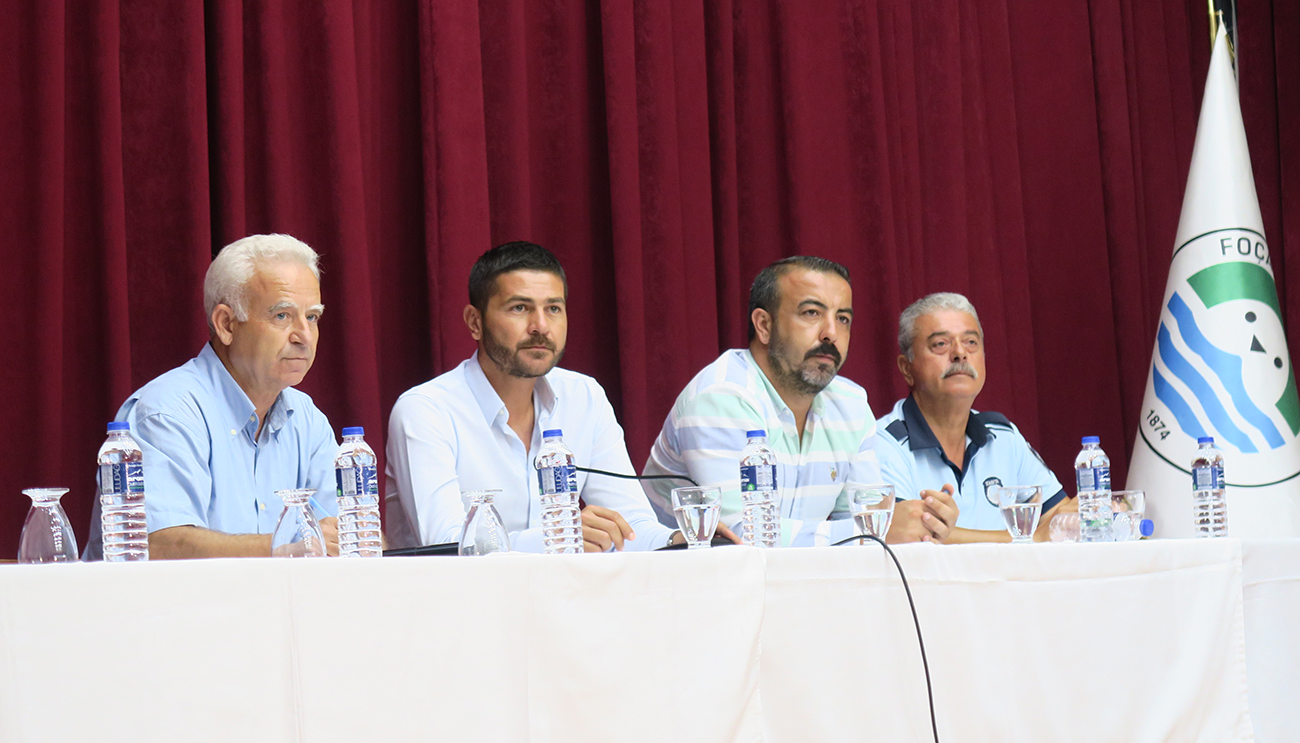 Başkan Gürbüz Foça esnafıyla toplantıda