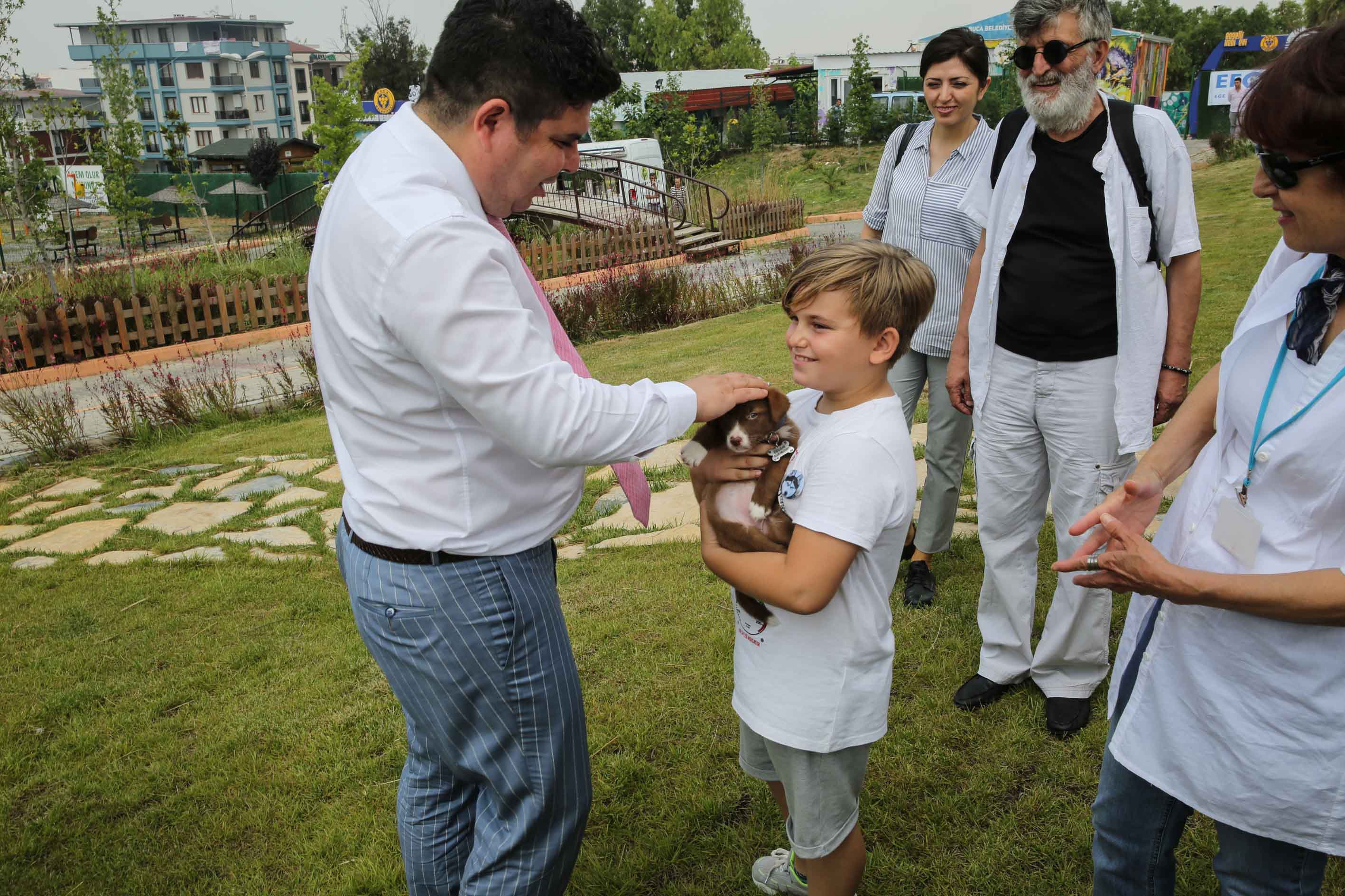 Buca'da masum canlara sıcak yuva