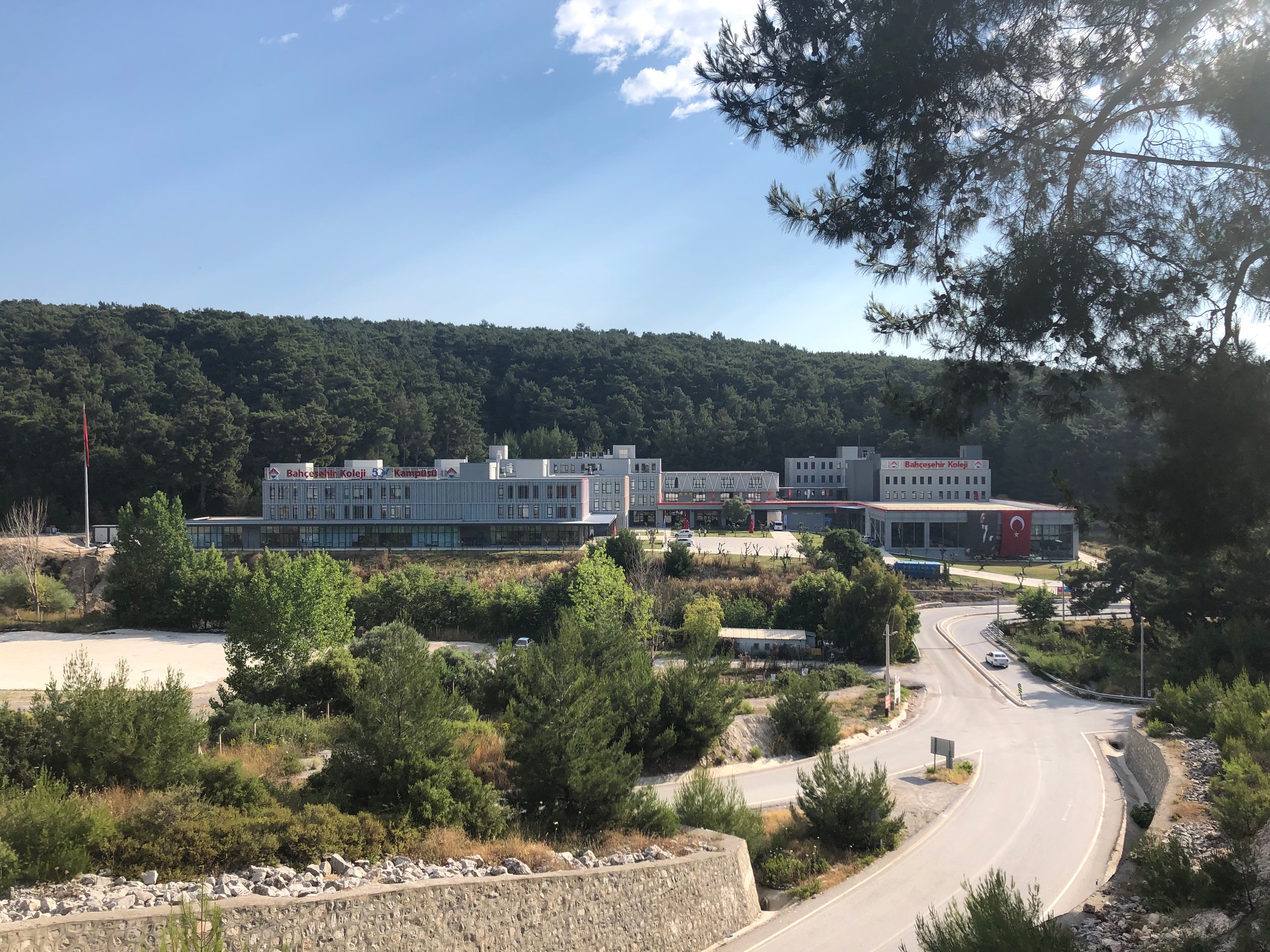 TMMOB'den Karaçam'daki okulla ilgili zehir zemberek açıklama: Suç ve peşkeş hikâyesi tescillenmiştir.