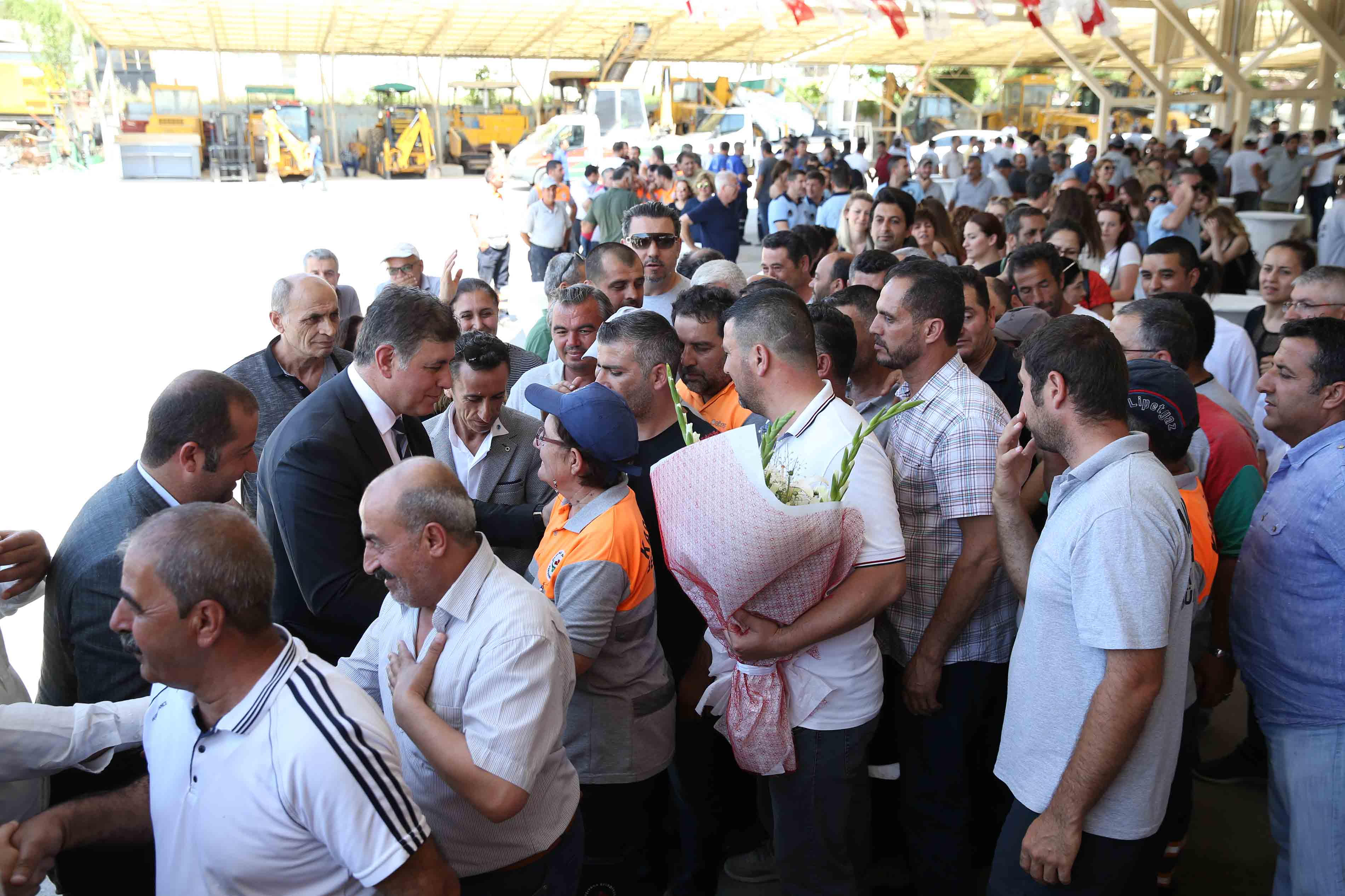 Başkan Tugay'dan belediye çalışanlarına birliktelik mesajı