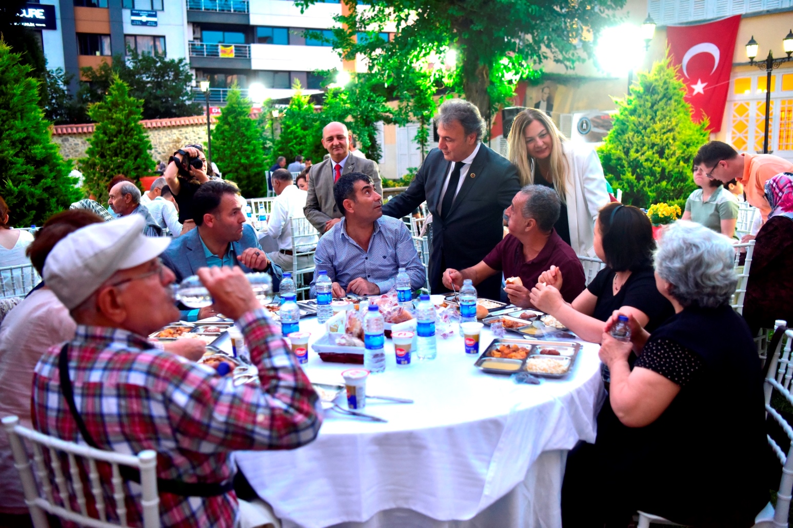 Bornova Belediyesi'nden anlamlı iftar