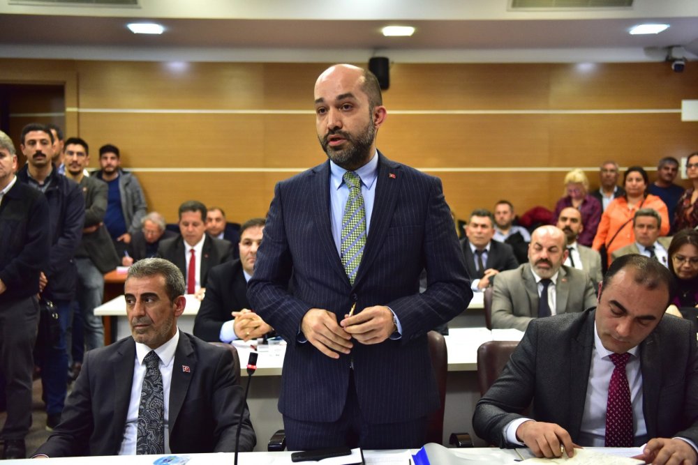 AK Parti Bornova'dan Belediye'ye böcek,sinek uyarısı