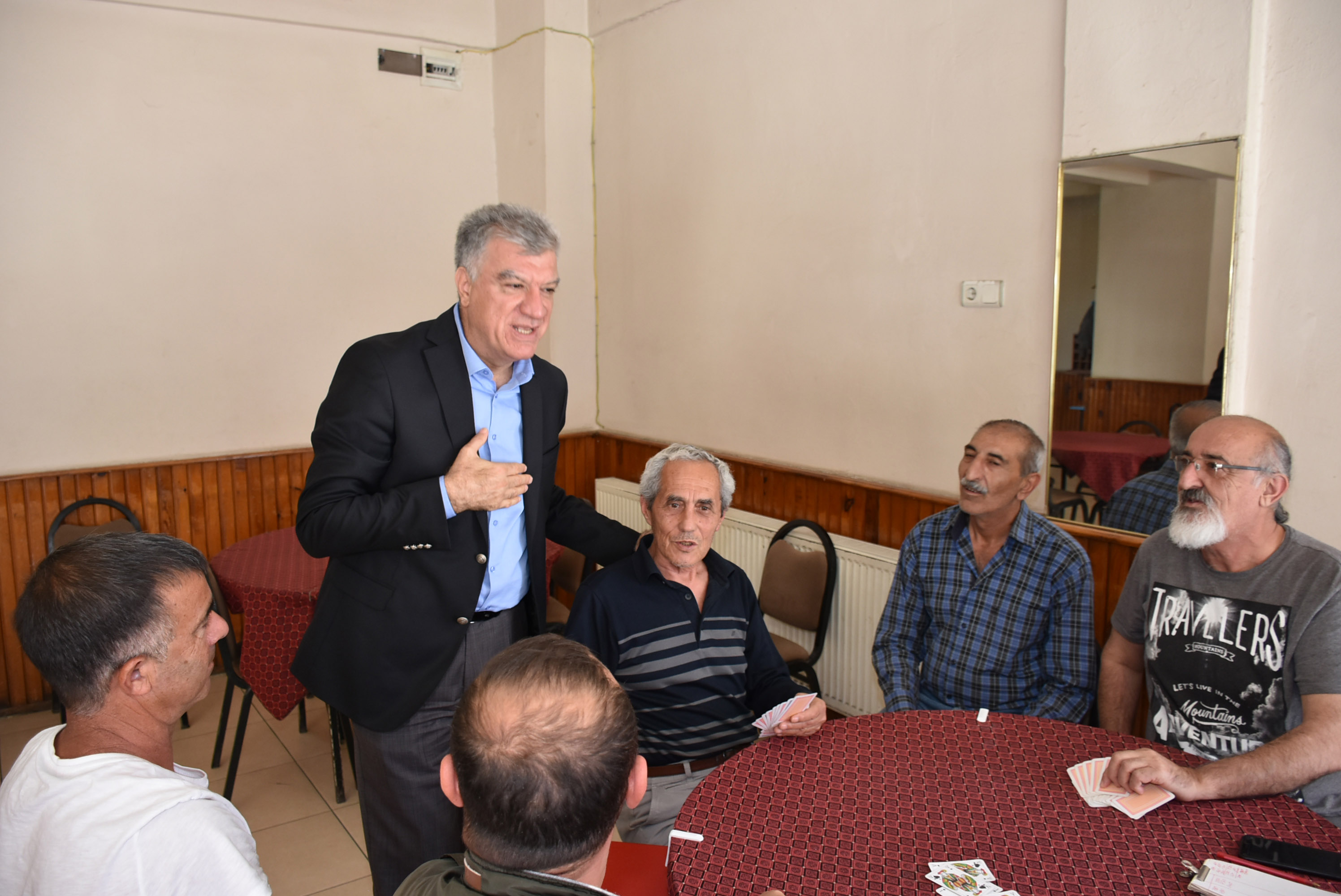 Narlıdere kahvelerinde artık kitap zamanı