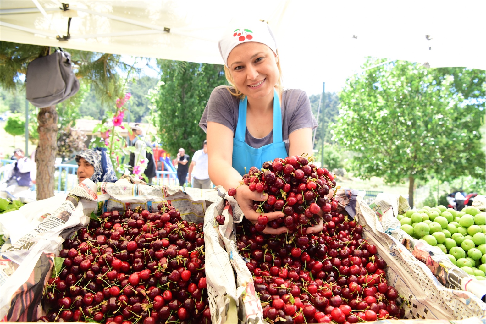 Bornova Belediyesi'nden Kiraz Festivali