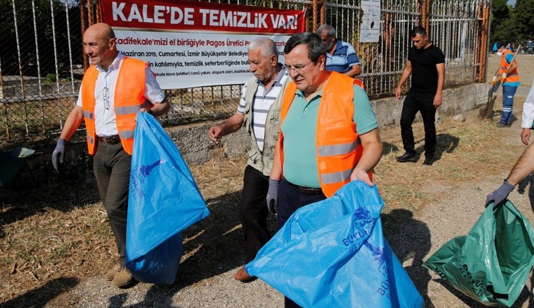 İki başkan el ele 'daha temiz İzmir' için görevde