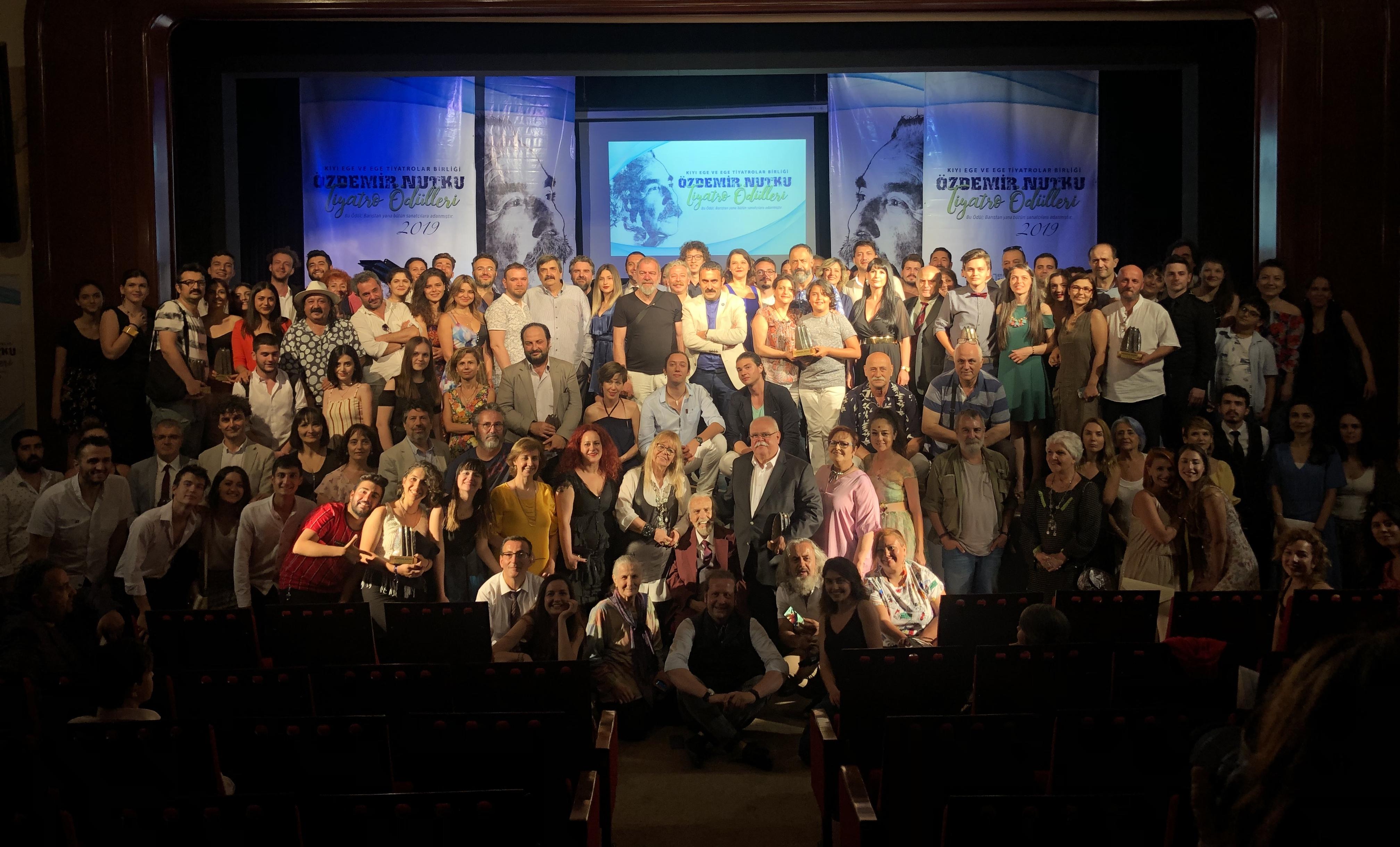 Özdemir Nutku Tiyatro Ödüllerine coşkulu gala!