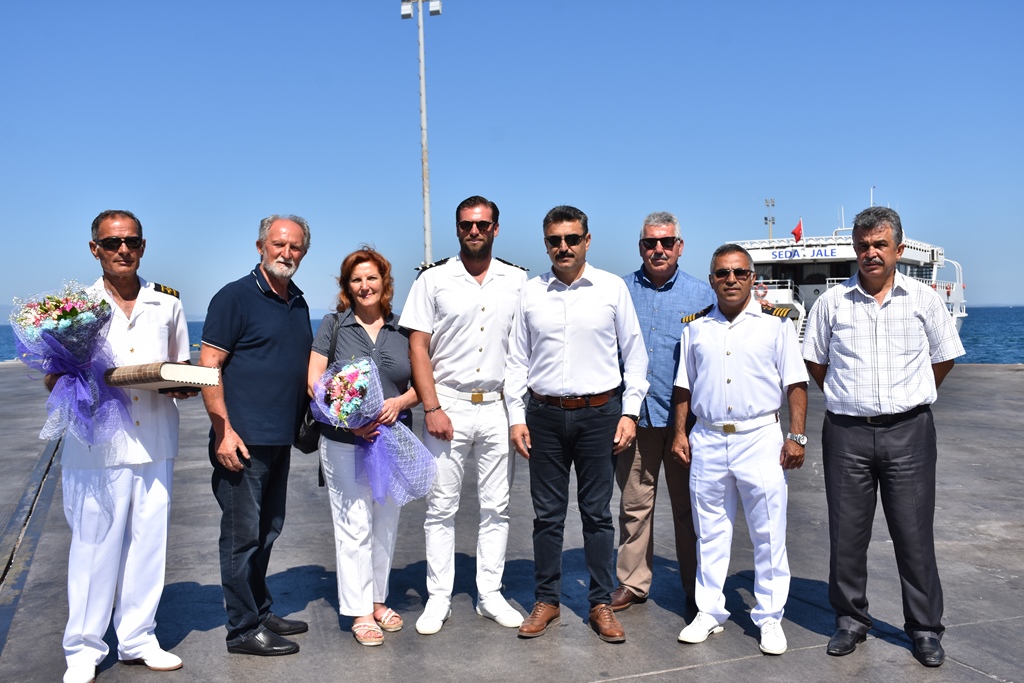 Dikili-Midilli ilk seferinde yoğun ilgi. Başkan Kırgöz kafileyi karşıladı