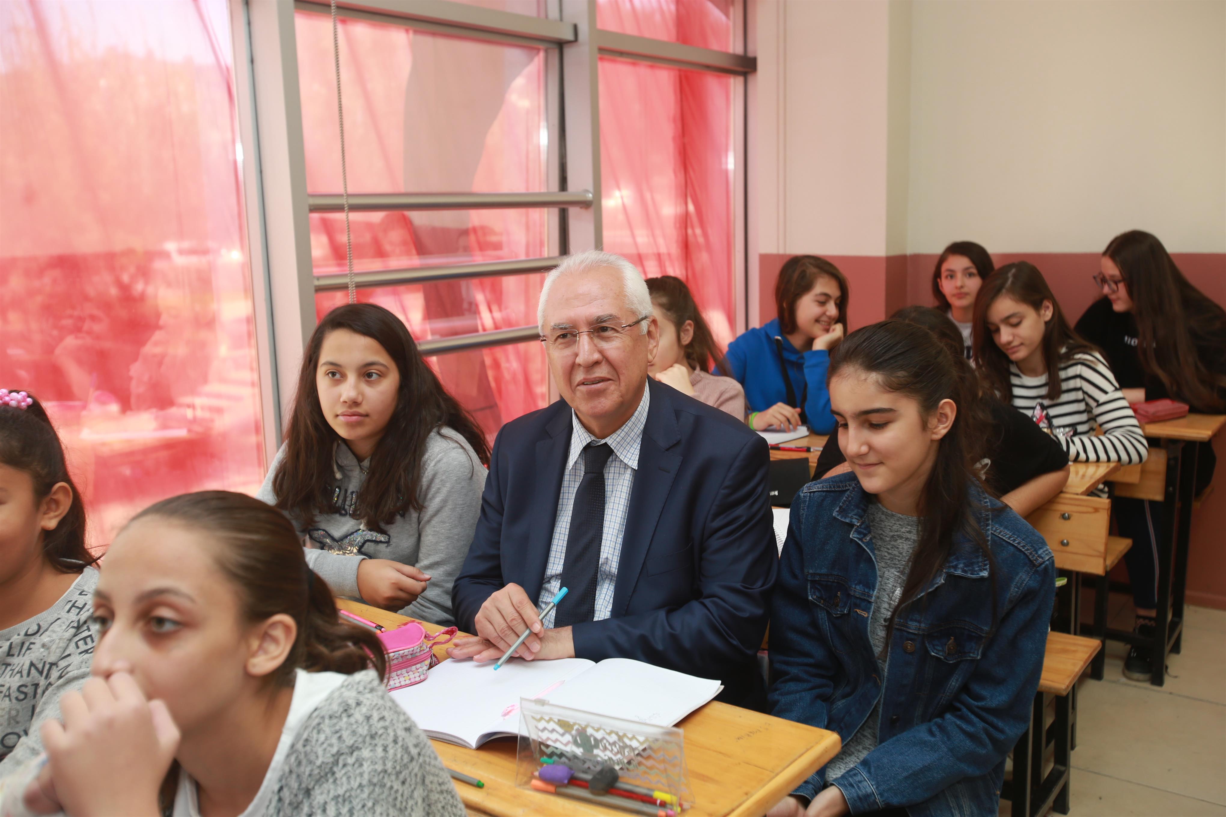 Karabağlar Belediyesi'nin YKS gururu