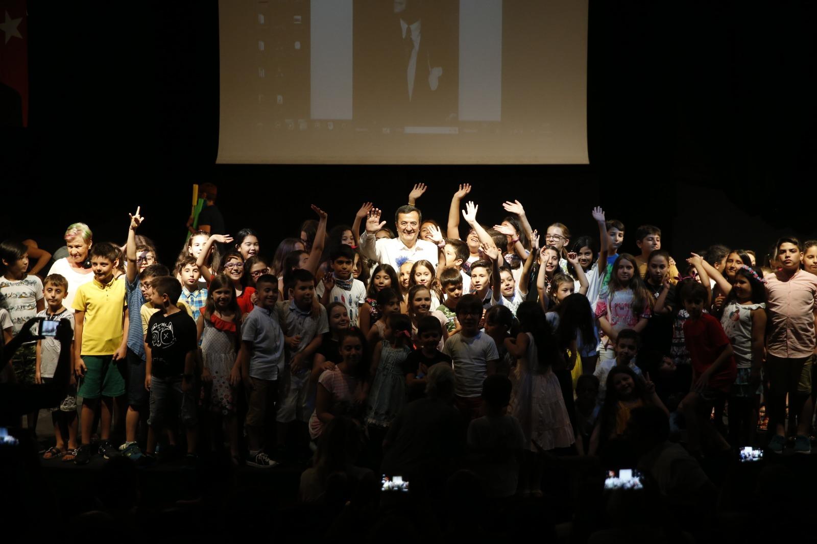 Konak'ta ücretsiz yaz okulları muhteşem gösteriyle sona erdi