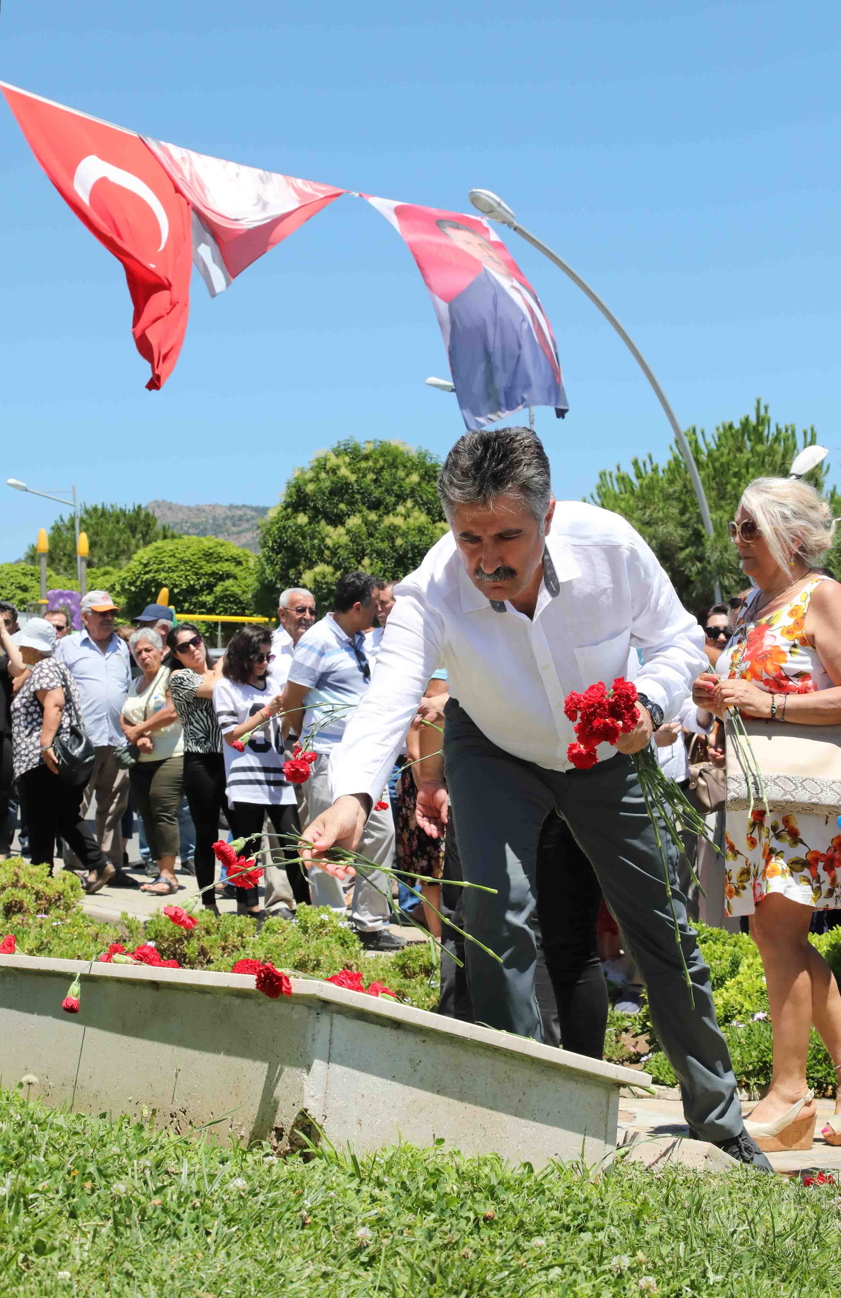 Bayraklı'da gün boyu Madımak etkinliklerle anıldı