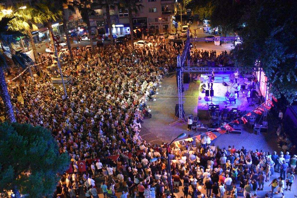 Dikili Belediyesi'nden yaz konserleri