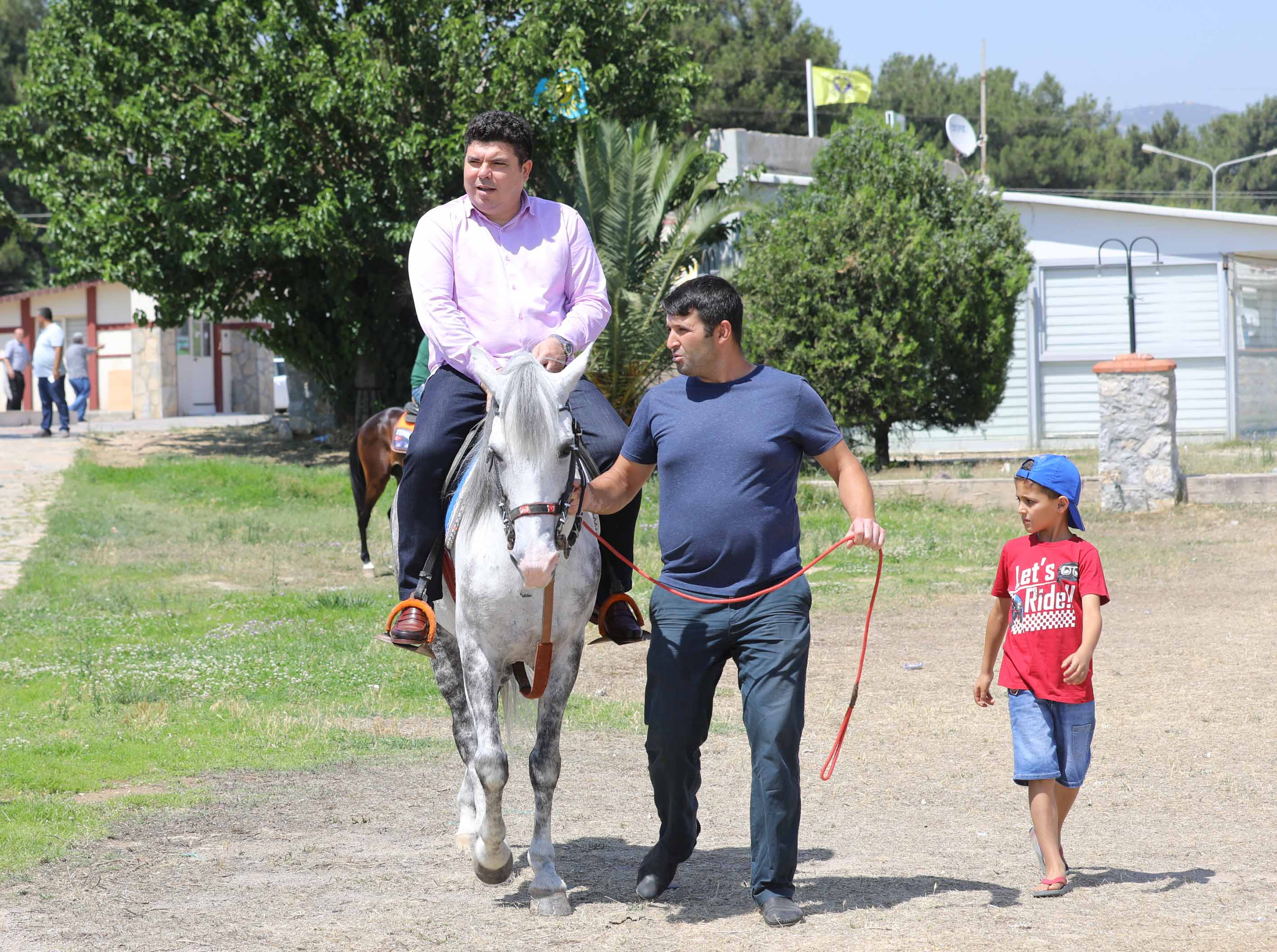 Buca Belediyesi iki asırlık gelenek 'rahvan' at yarışlarını dünyaya tanıtacak