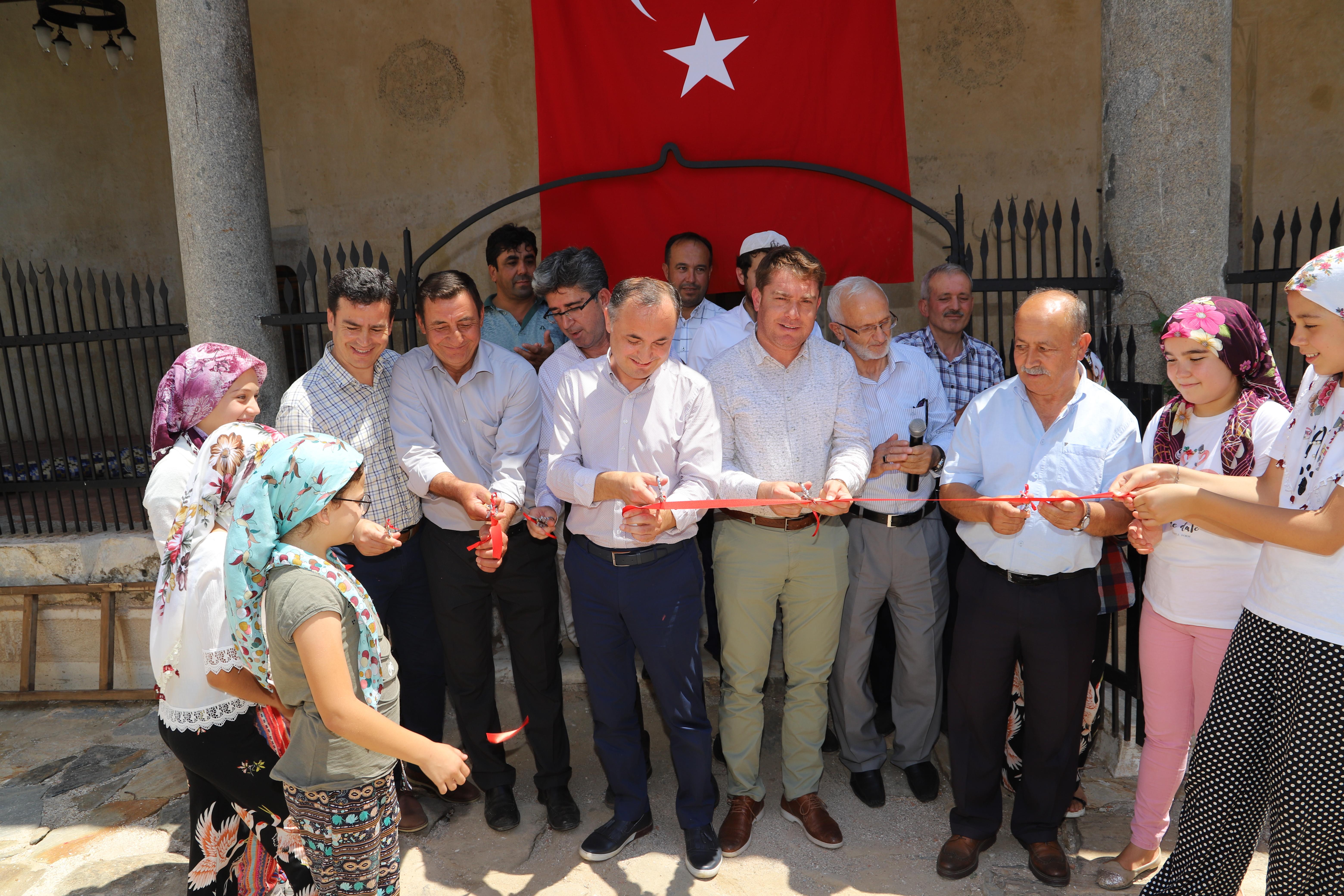 İzmir'deki 347 yıllık camii ibadete açıldı
