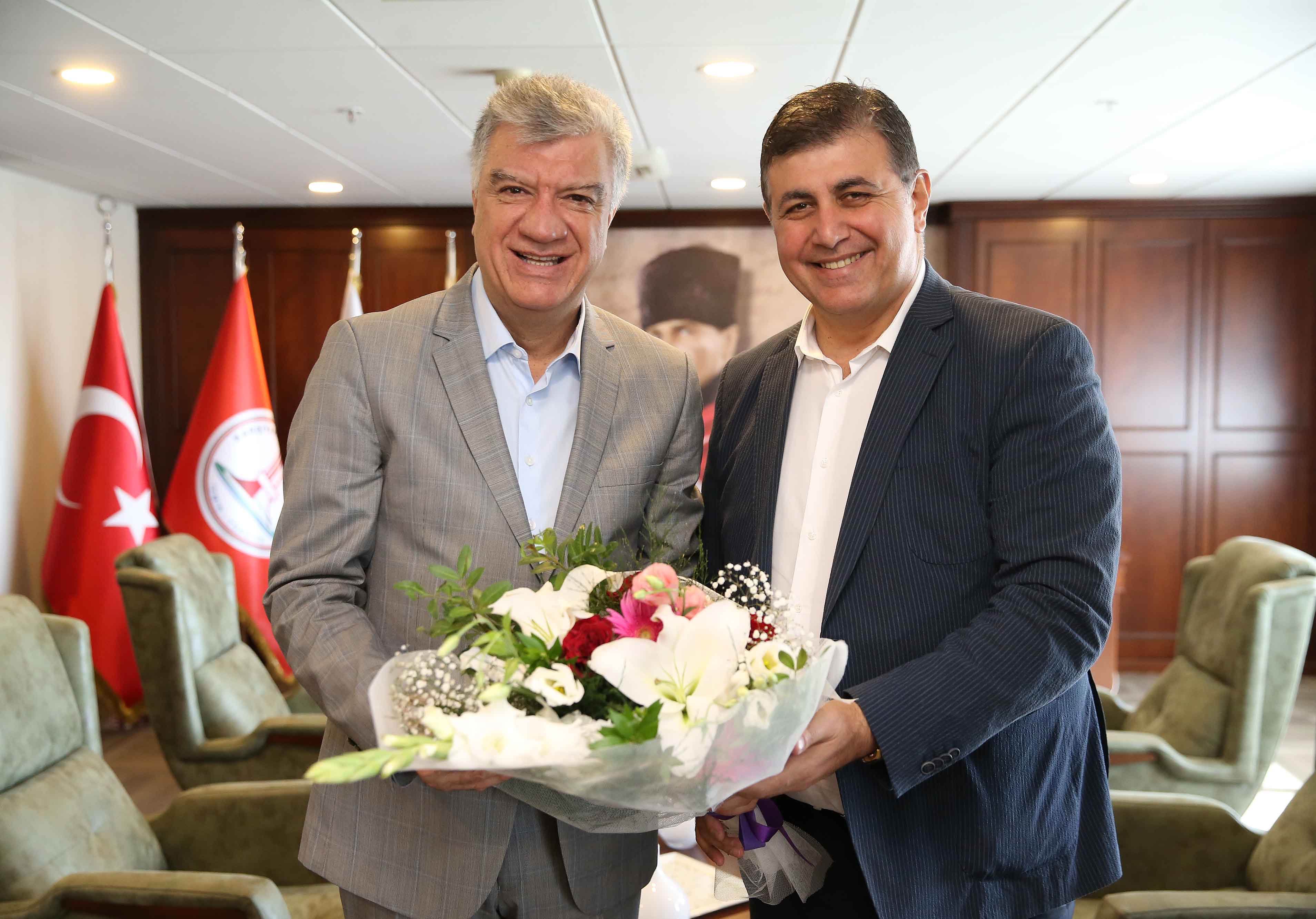 Başkan Tugay'a dayanışma ziyaretleri