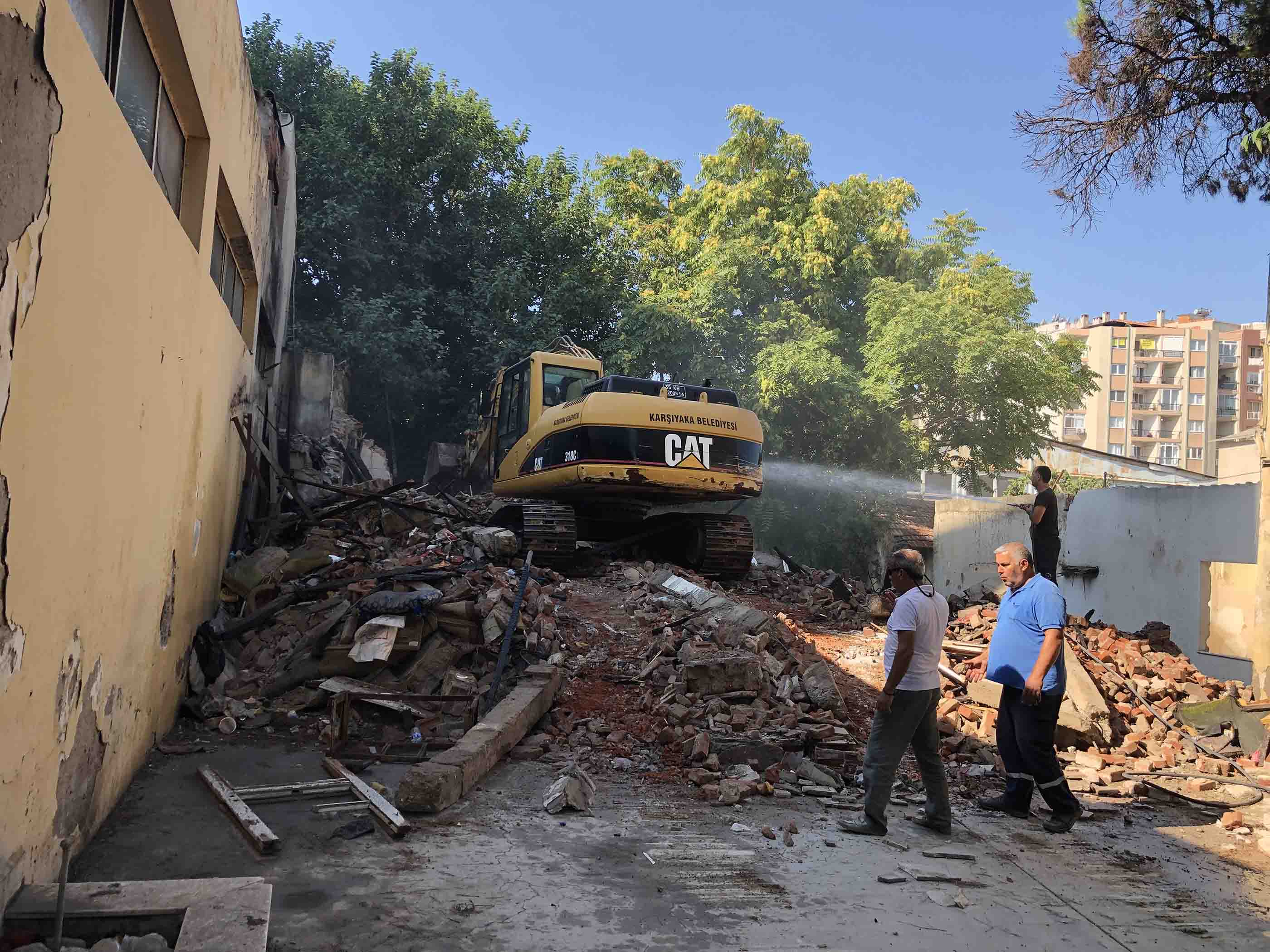 Karşıyaka Belediyesi'nden atıl durumdaki yapılarla mücadele