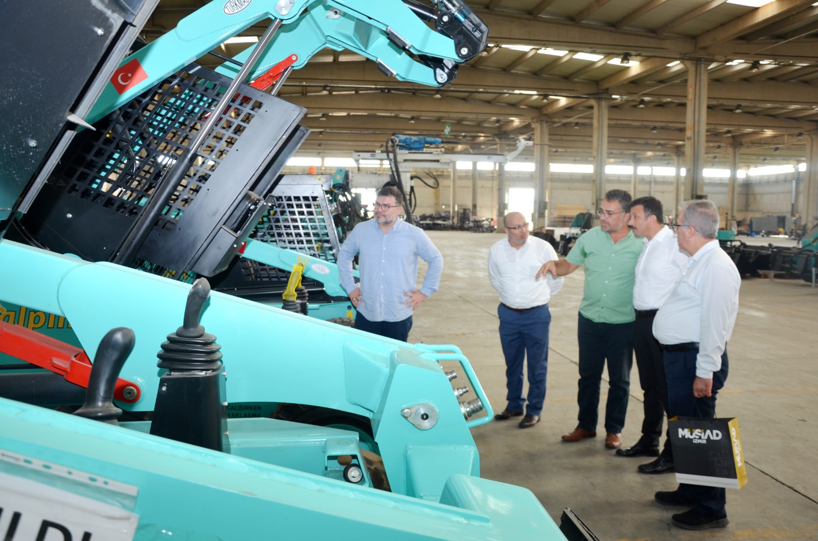 Ak Partili Dağ'dan İzmir'de fabrika ziyaretleri... Dağ 