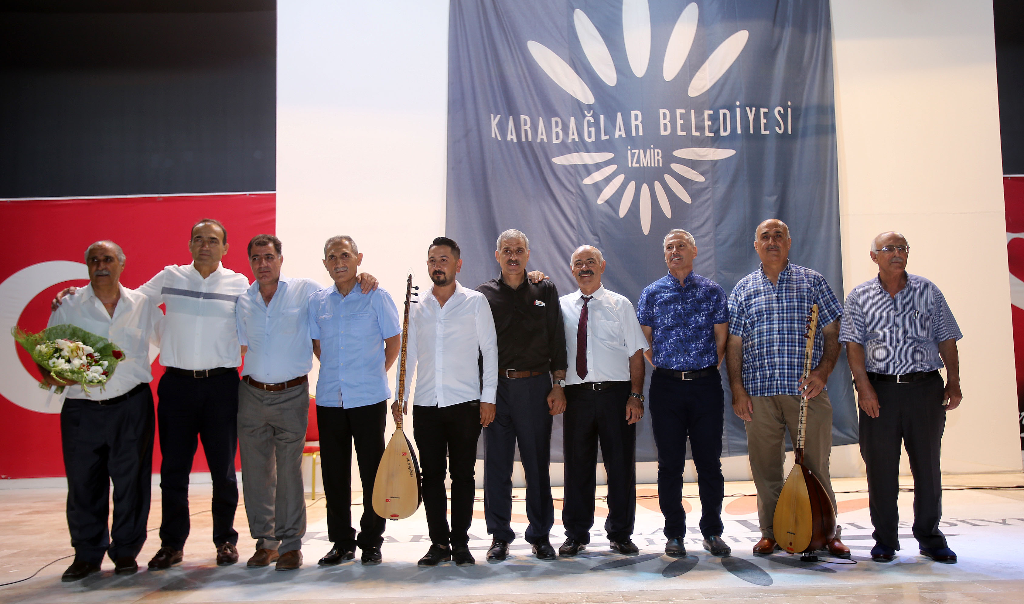 Karabağlar'da aşıklardan hayran bırakan konser