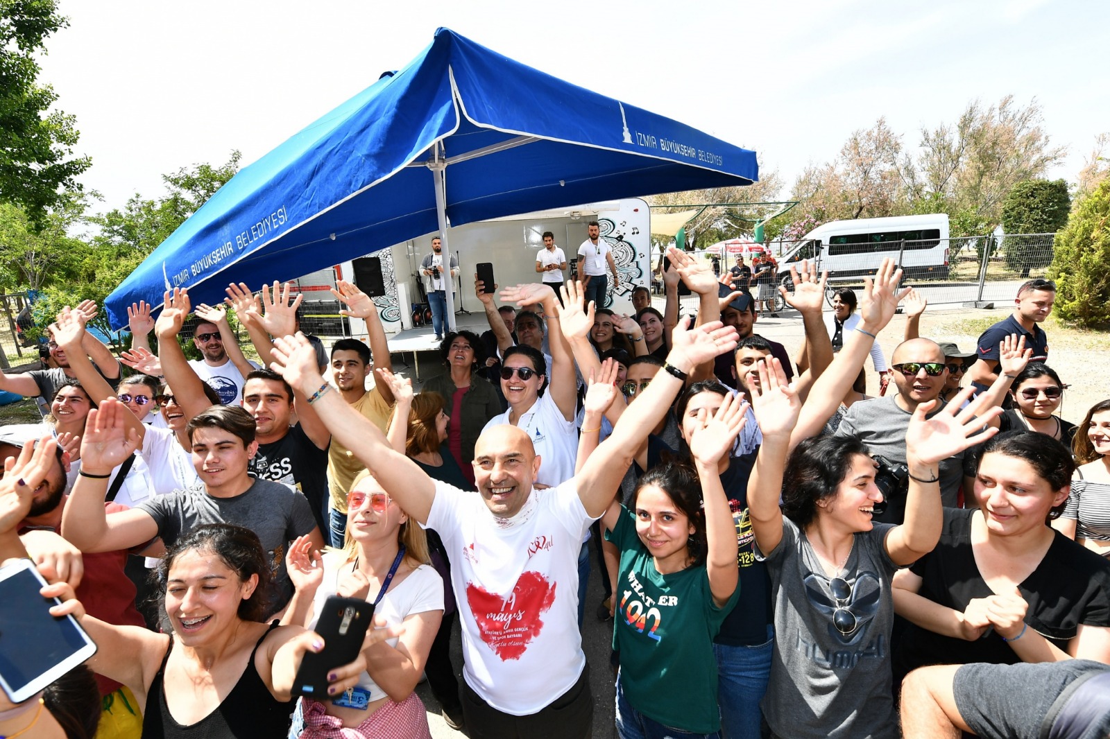 Başkan Soyer'den DEÜ öğrencilerine söz: Desteğe hazırız!