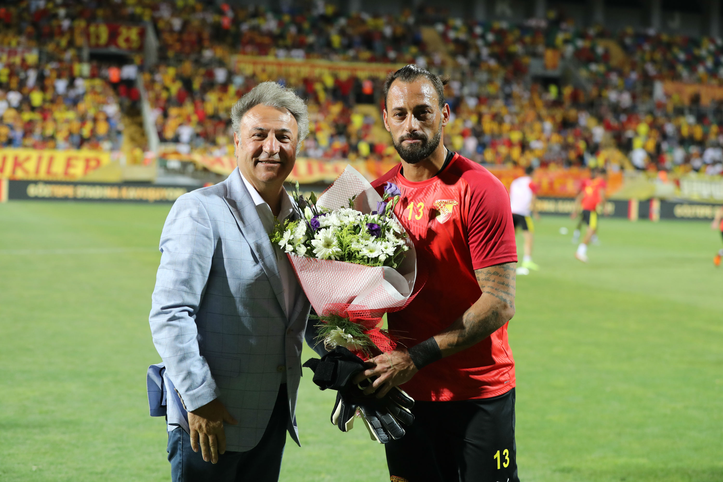 Başkan İduğ, Göztepe'yi ilk maçında yalnız bırakmadı