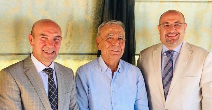 İzmir'de sürpriz bayramlaşma... Başkan Soyer, önce Kocaoğlu sonra çalışanlarla bayramlaştı