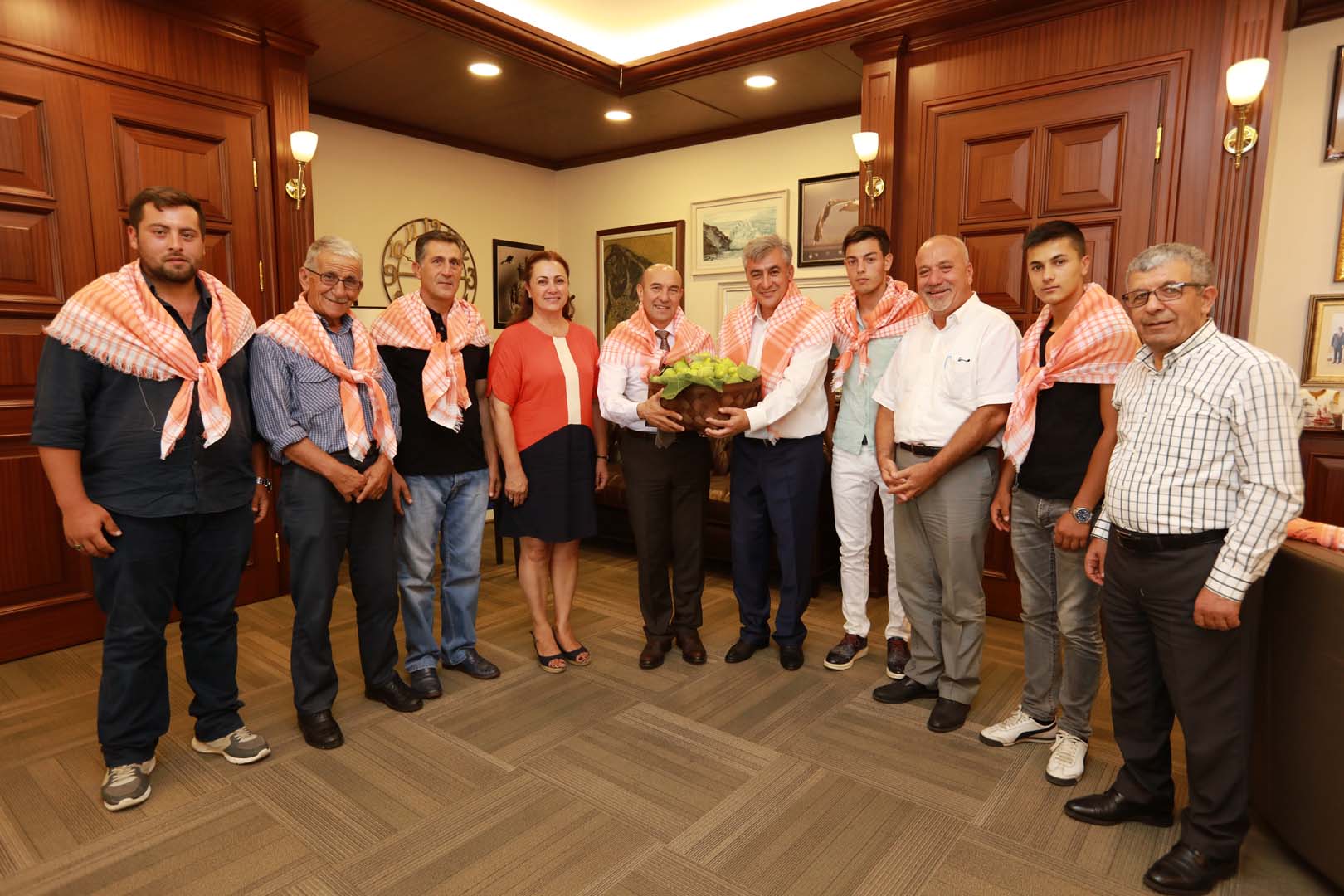 Güzelbahçe Belediye Başkanı İnce'den Soyer'e bardacıklı festival daveti