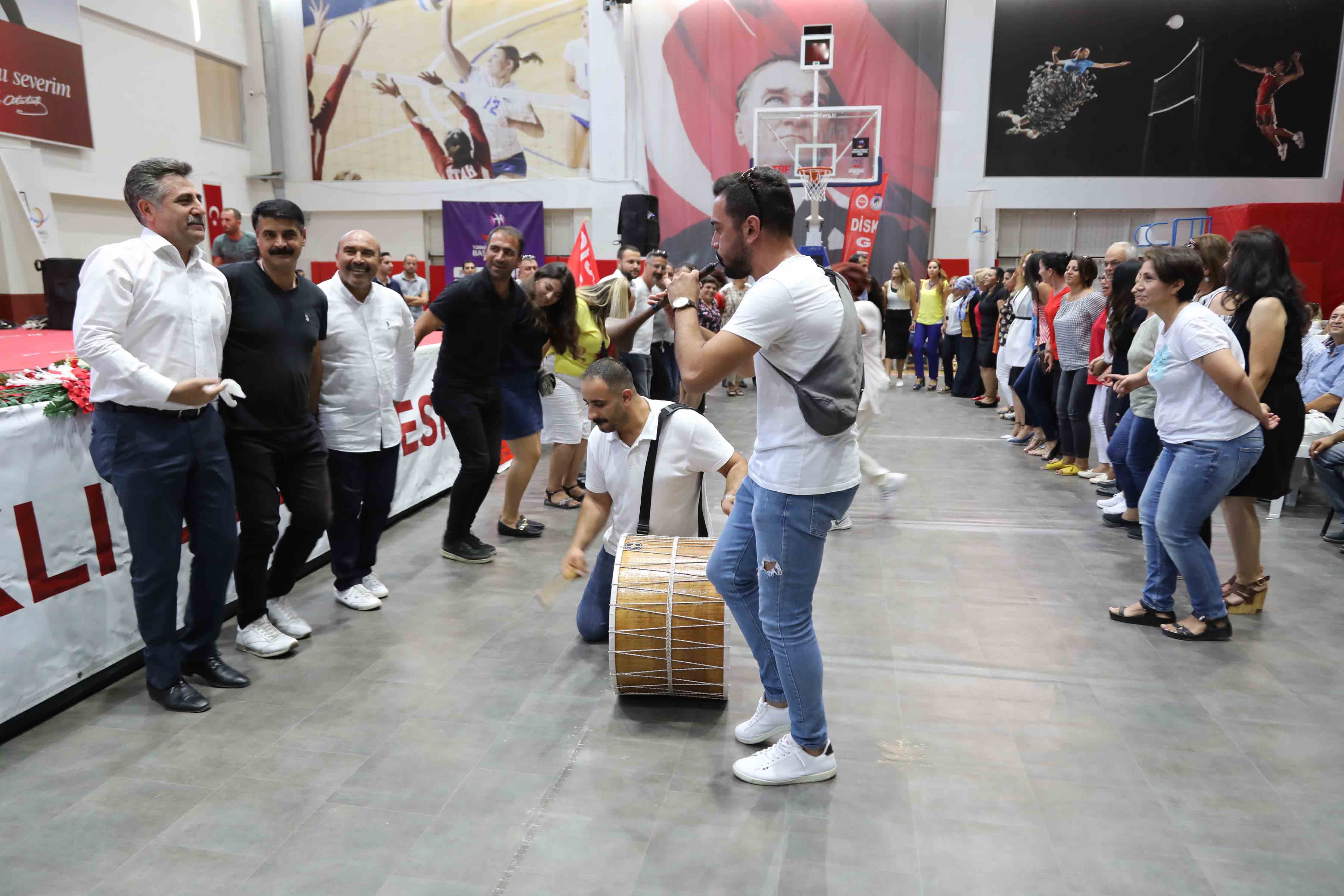 Bayraklı Belediyesi'nde bayram coşkusu