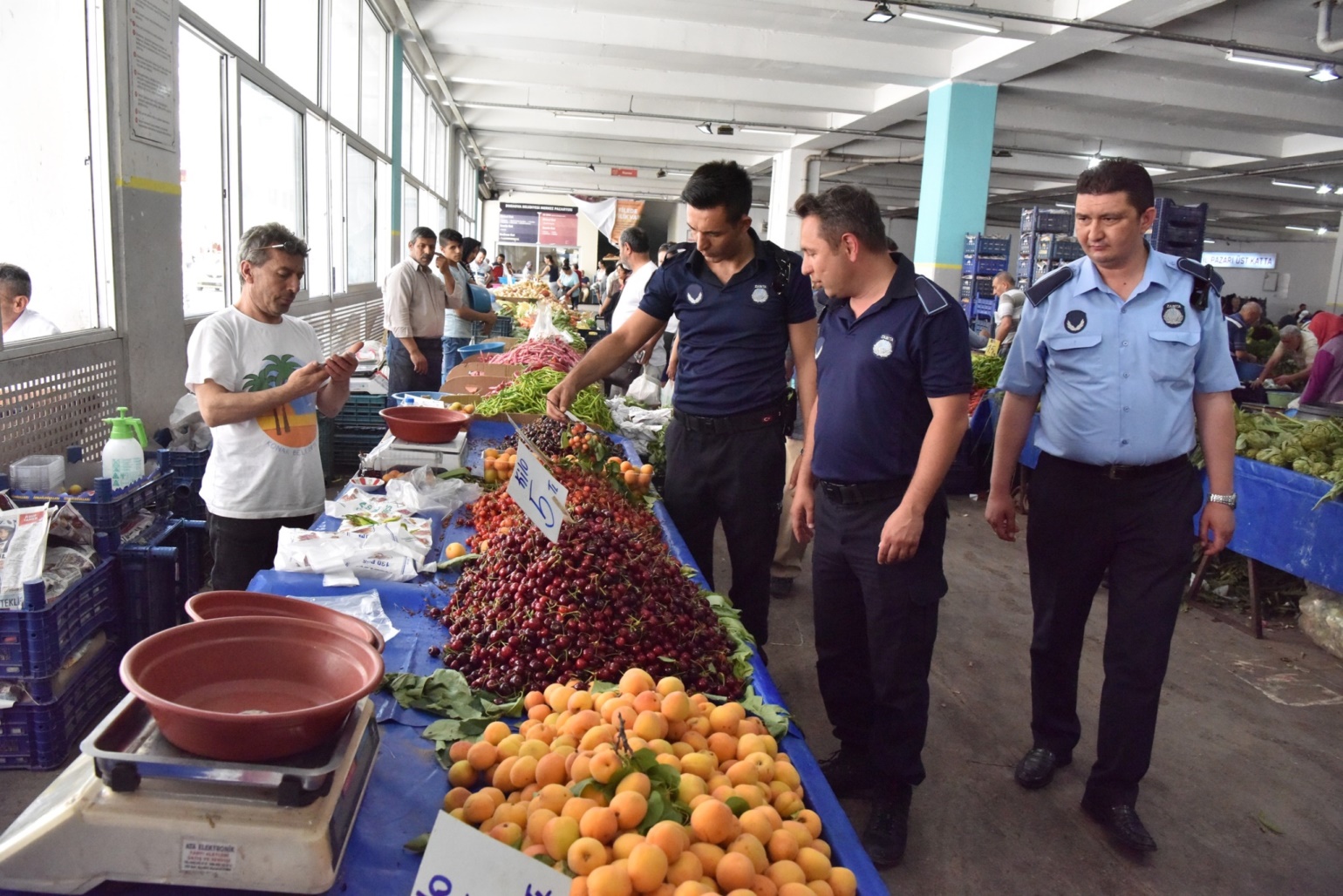 Bornova Belediyesi bayrama hazır