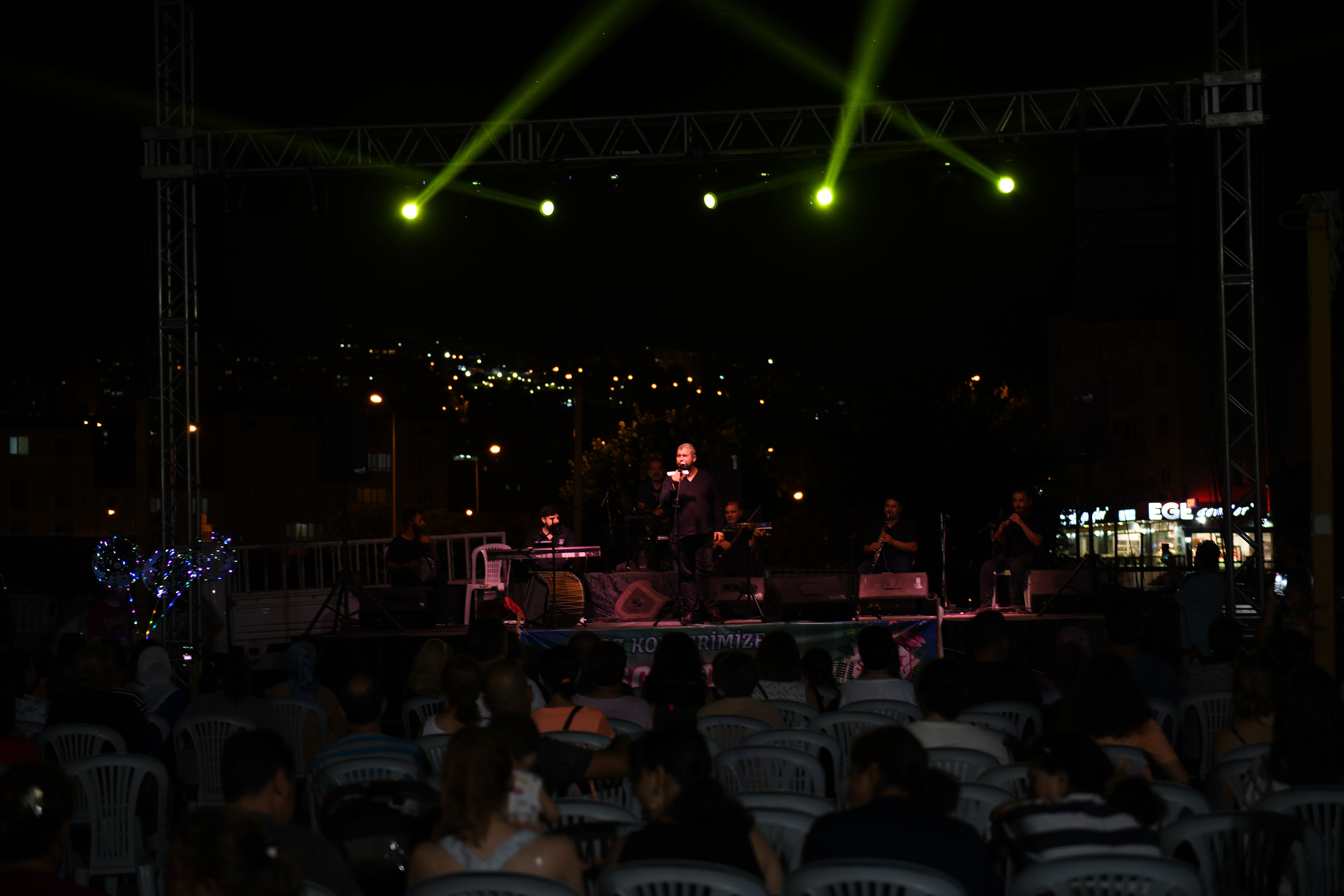 Çiğli'de müzik ziyafeti coşkuyla devam ediyor