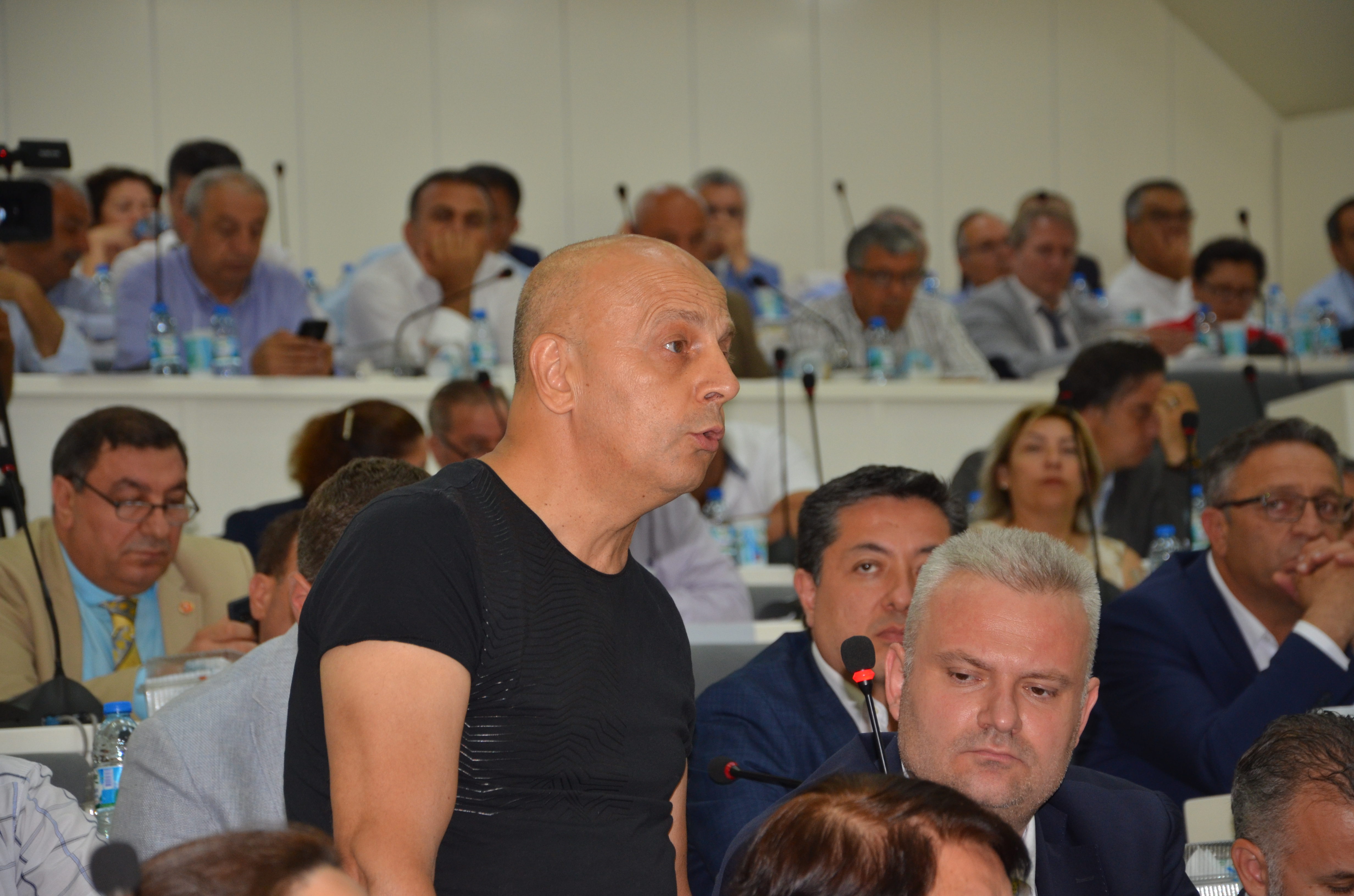 Ak Partili Mısırlı, Karabağlar'daki kentsel dönüşüm hakkında CHP'ye yüklendi: 