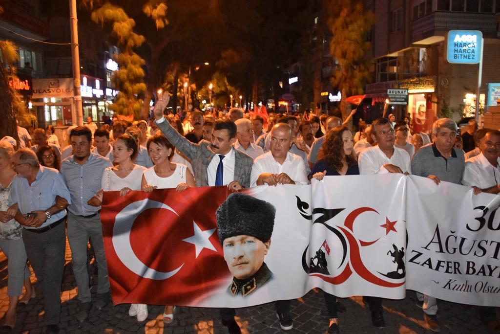 Dikili’de Zafer Bayramı festivalle taçlandı