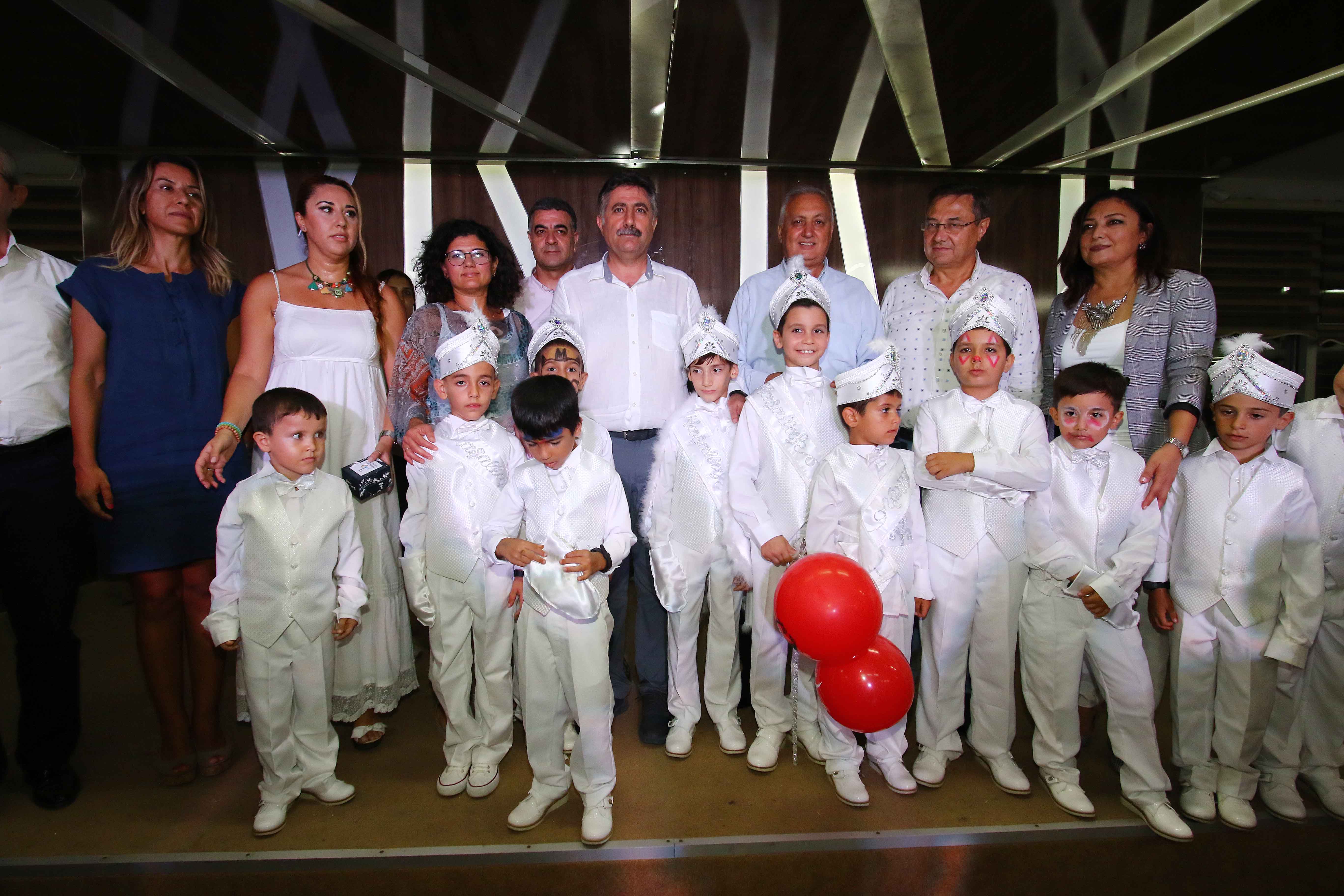 Bayraklı'da coşkulu sünnet şöleni