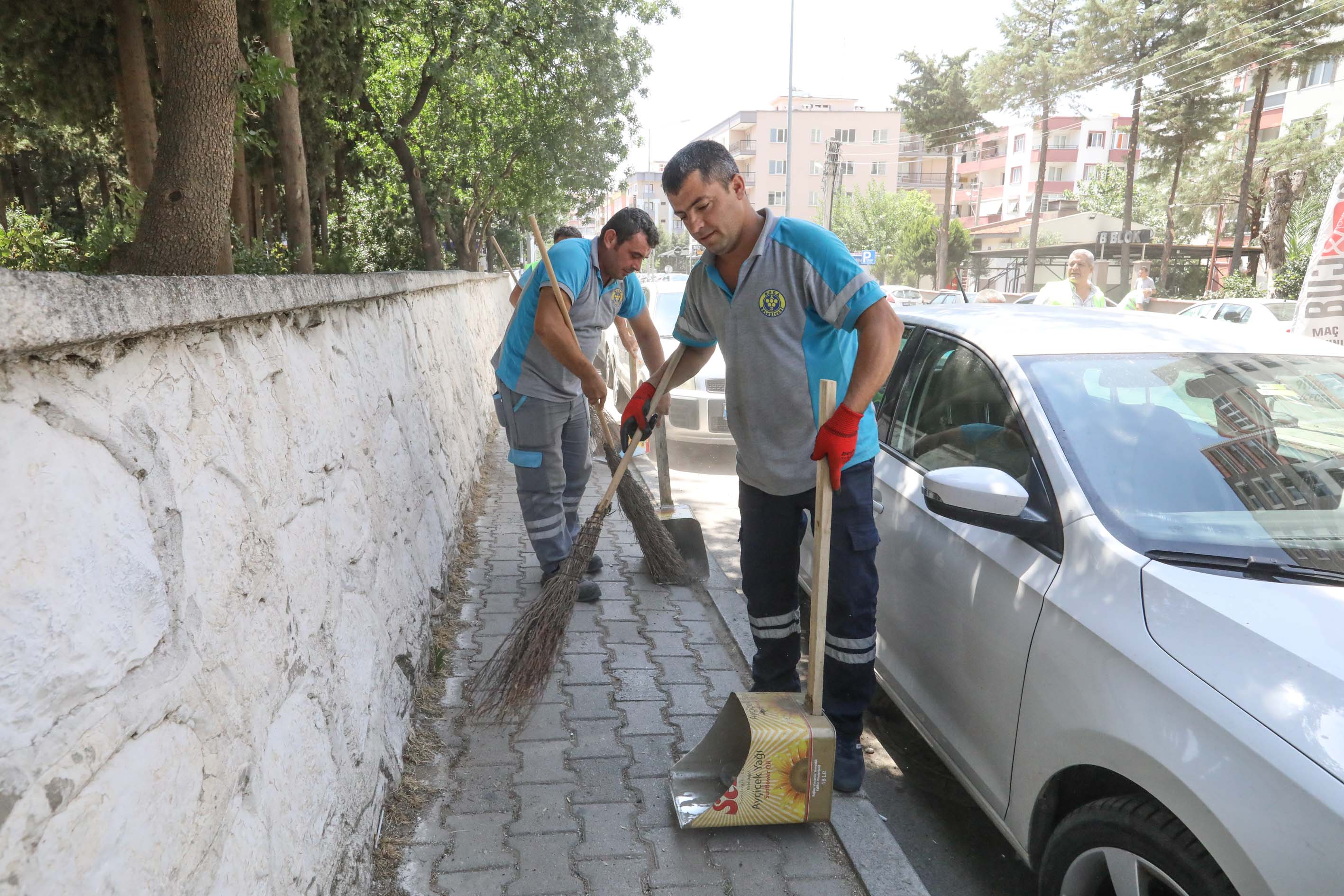 Buca Belediyesi'nden bayram temizliği... 47 mahalle pırıl pırıl oldu