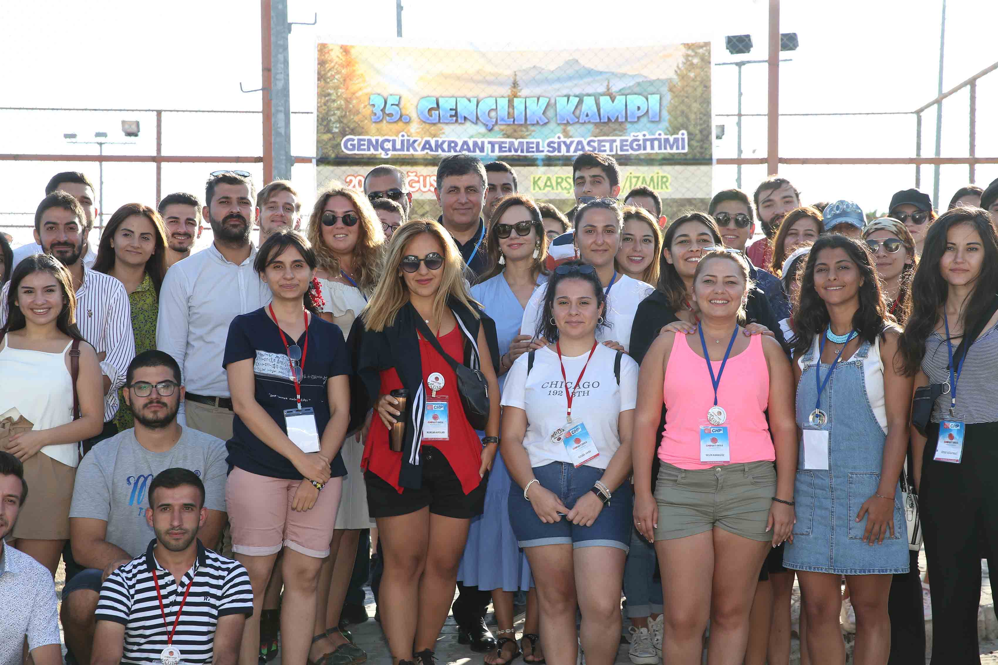 Başkan Tugay, CHP'li gençleri ziyaret edip, deneyimlerini paylaştı