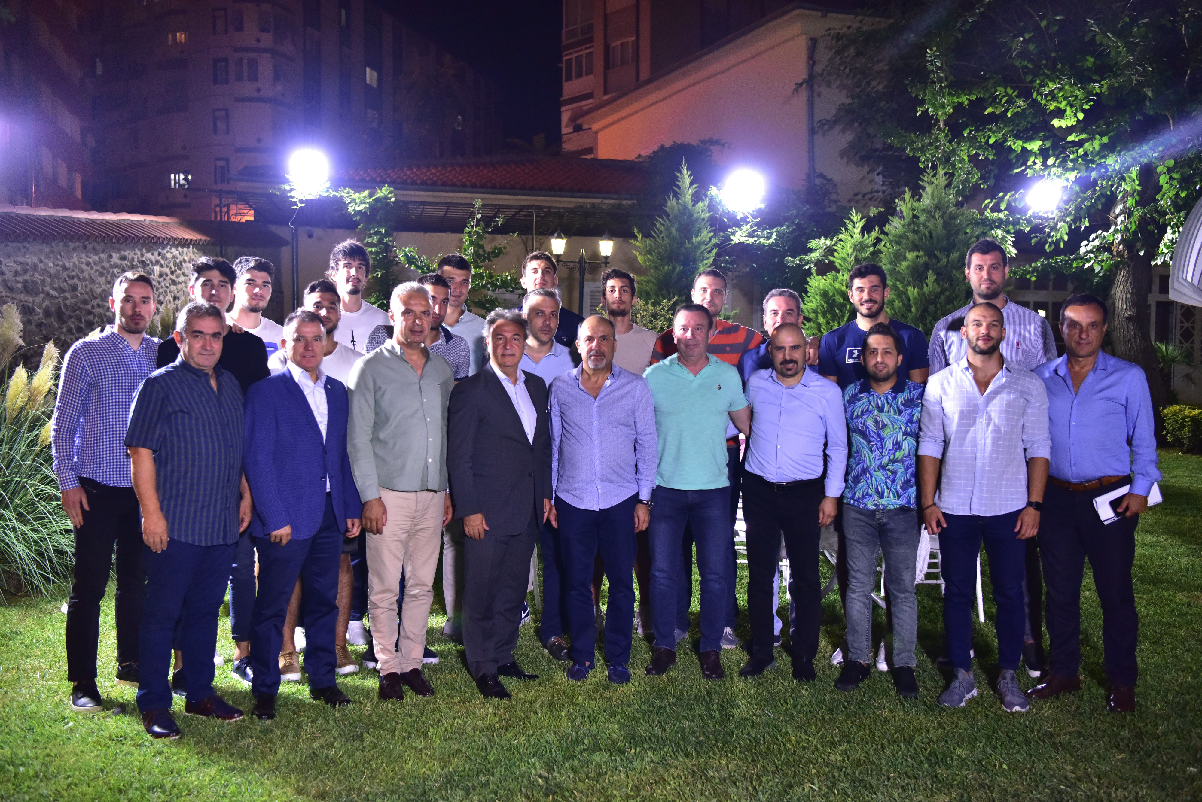 Bornova Belediyespor'da hedef play off... Başkan İduğ'dan basketbolculara moral yemeği